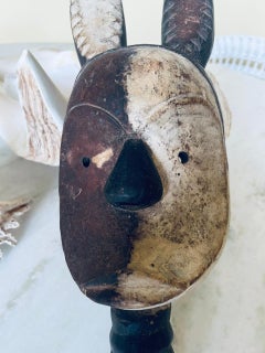 Ancien masque monumental de Songye en bois noble vers 1900.