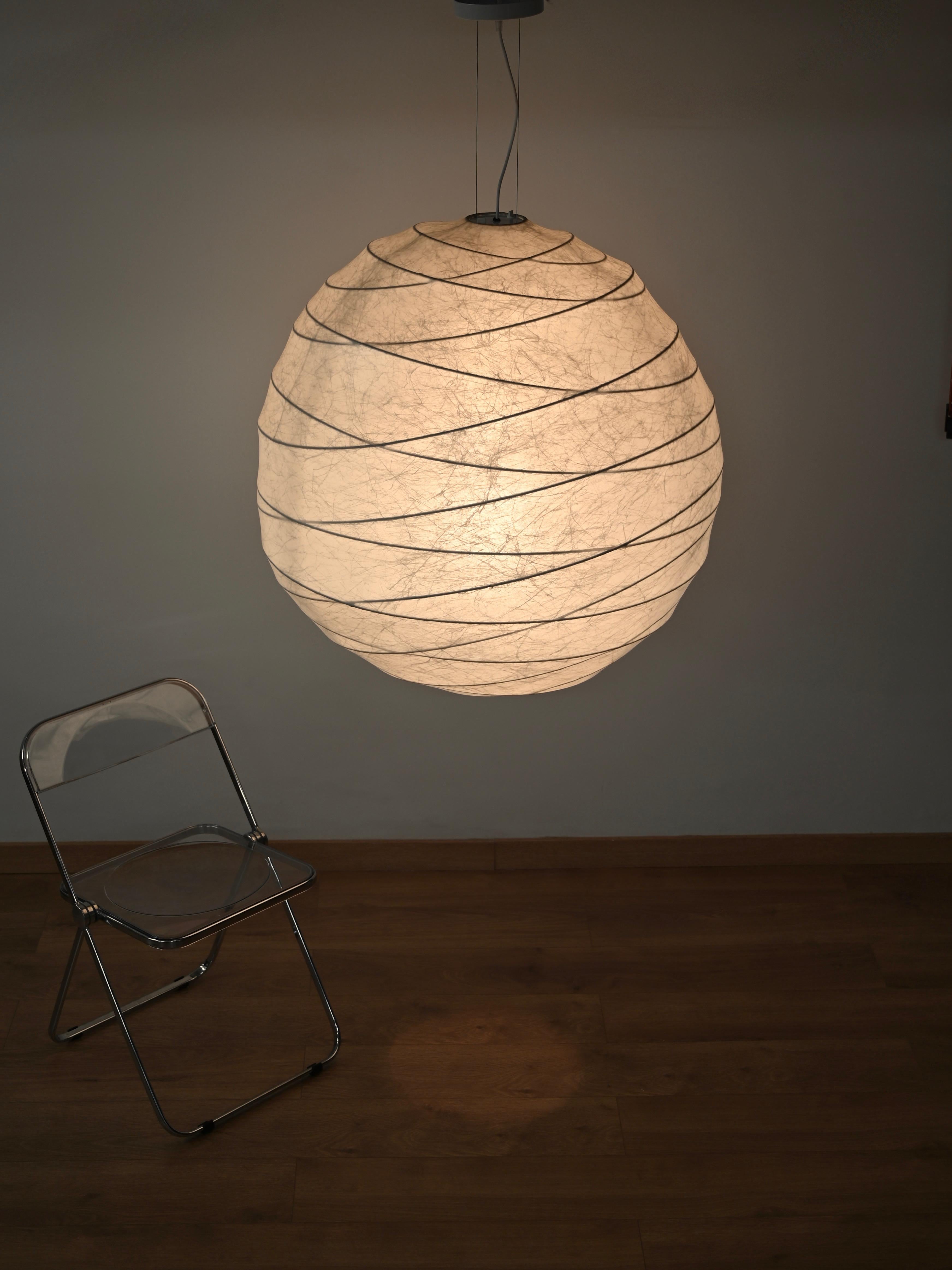 Spectacular monumental “Once” cocoon pendant designed by Piero Lissoni and produced by Flos. It still retains its original Flos label on the canopy.

This incredibly rare cocoon has a beautiful and even beige patina, which makes it absolutely