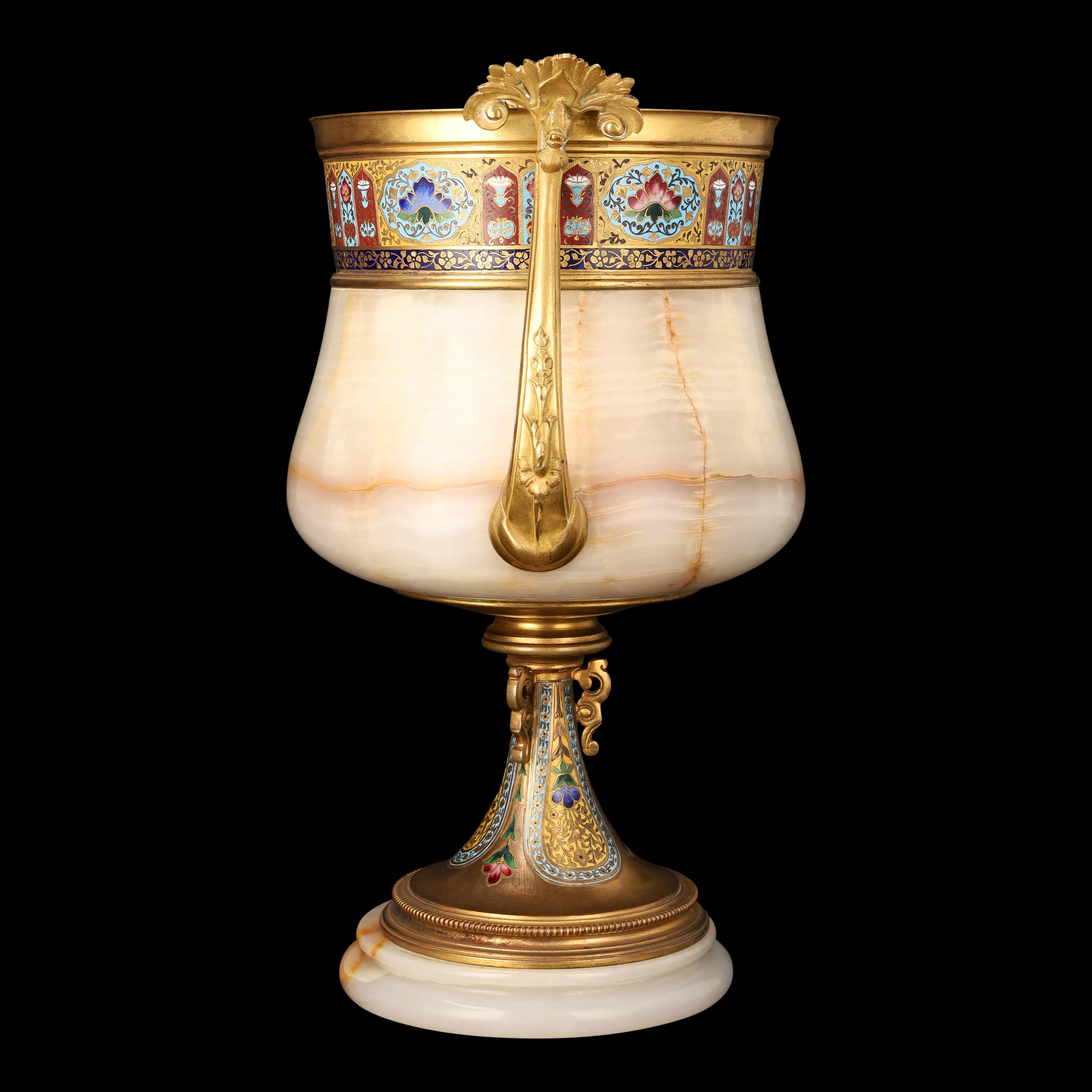 MONUMENTAL ONYX AND GILT BRONZE CUP WITH POLYCHROME ENAMELS, Napoleon III, 1880 In Good Condition For Sale In Ixelles, BE