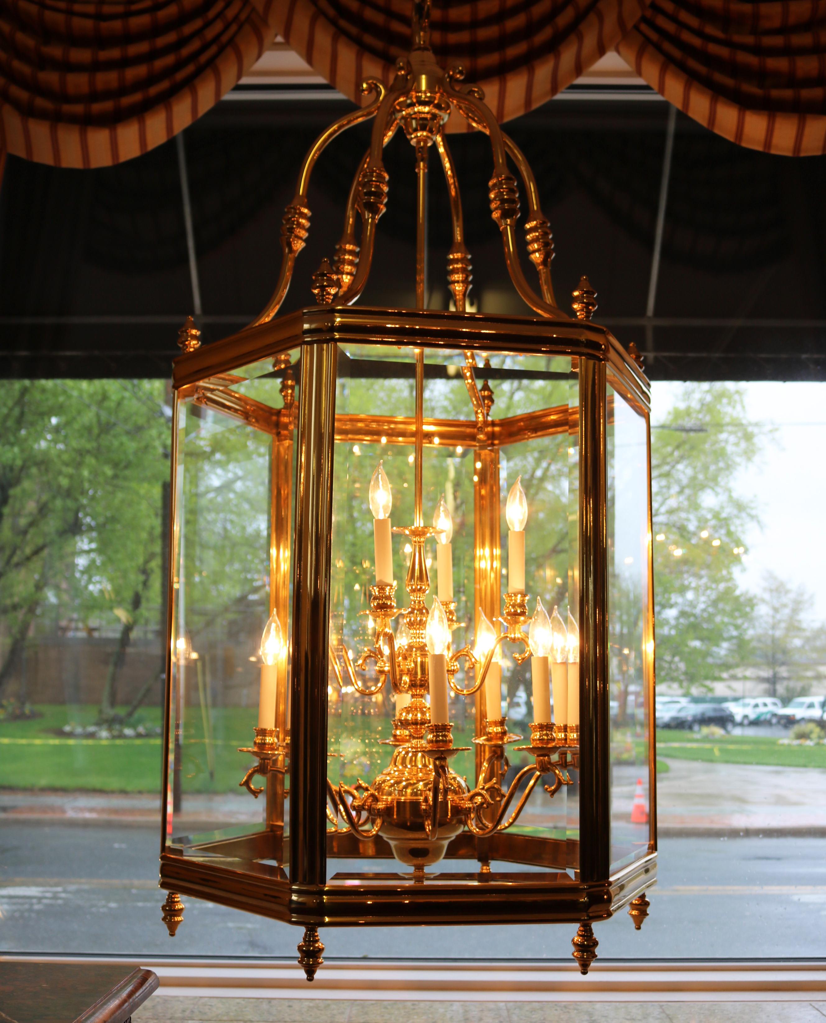 ​Monumental Over 4 FT Tall 12 Light Brass & Glass Chandelier Lantern

Dimensions : 56