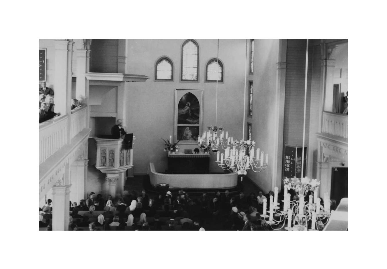 Lampada da soffitto monumentale in ottone in stile barocco di Paavo Tynell, Taito 1950s in vendita 7