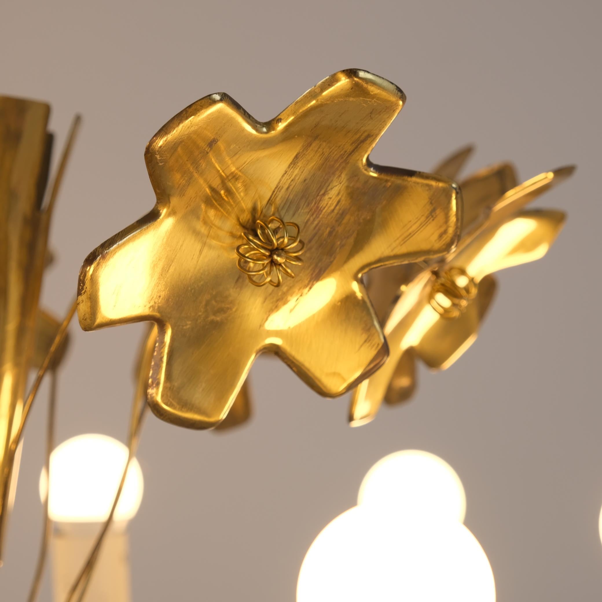 Lampada da soffitto monumentale in ottone in stile barocco di Paavo Tynell, Taito 1950s In condizioni buone in vendita a Helsinki, FI