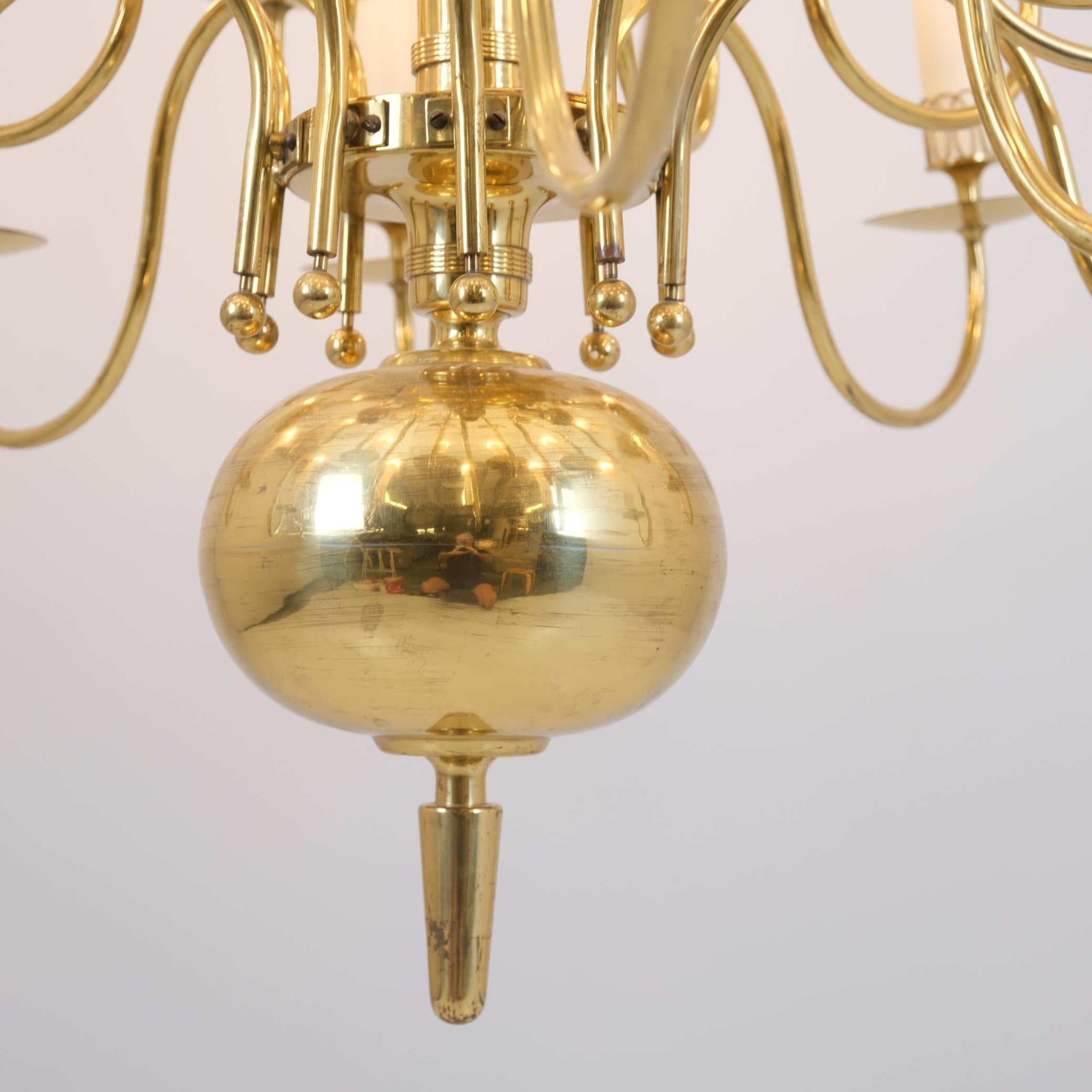 Lampada da soffitto monumentale in ottone in stile barocco di Paavo Tynell, Taito 1950s in vendita 2