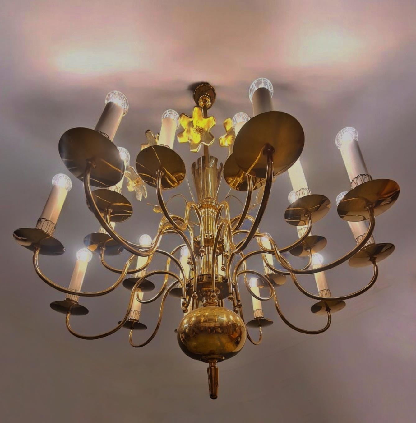 Lampada da soffitto monumentale in ottone in stile barocco di Paavo Tynell, Taito 1950s in vendita 1
