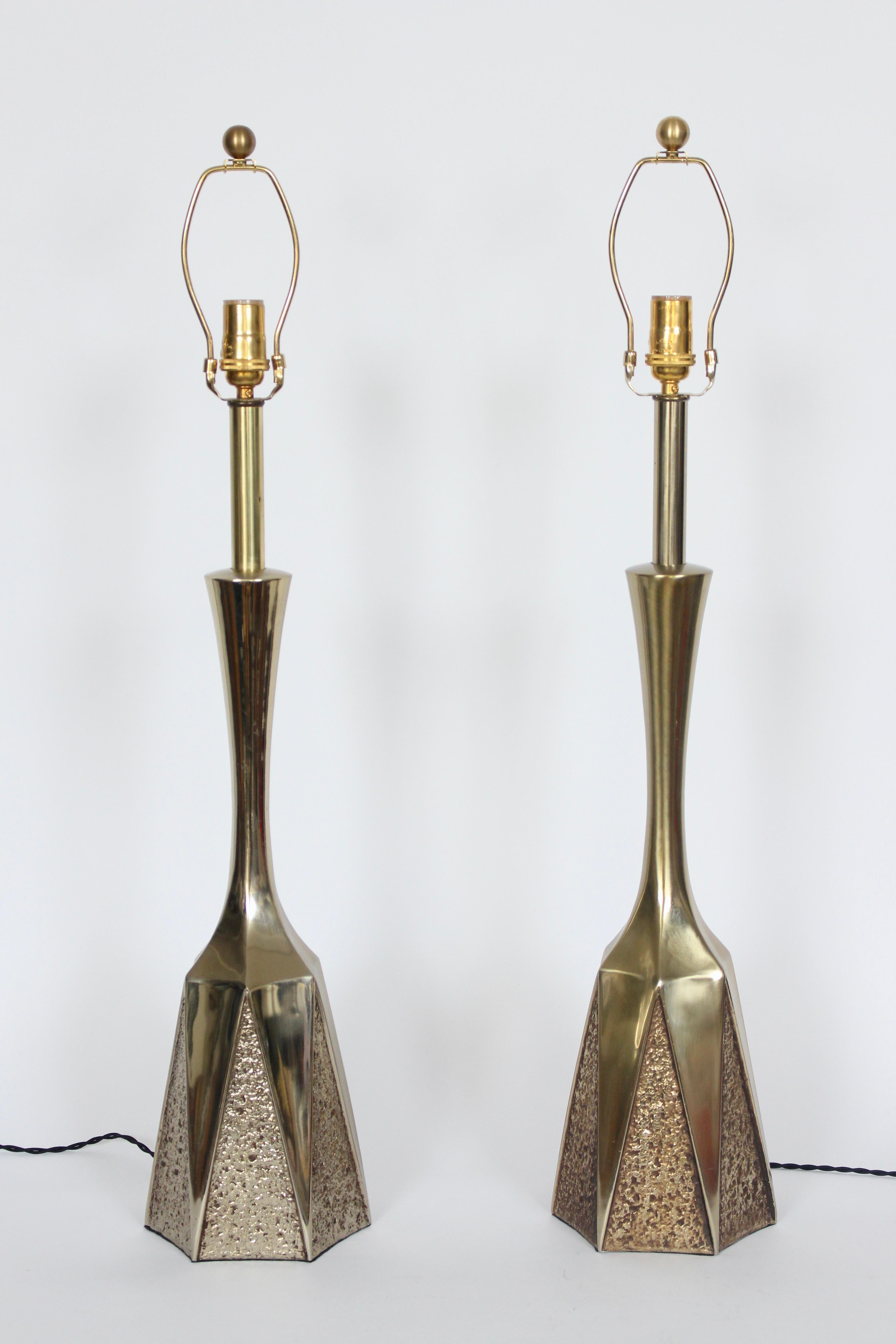 Monumental pair of Barr & Weiss for Laurel Lamp Co. Textured Brass Table Lamps For Sale 11