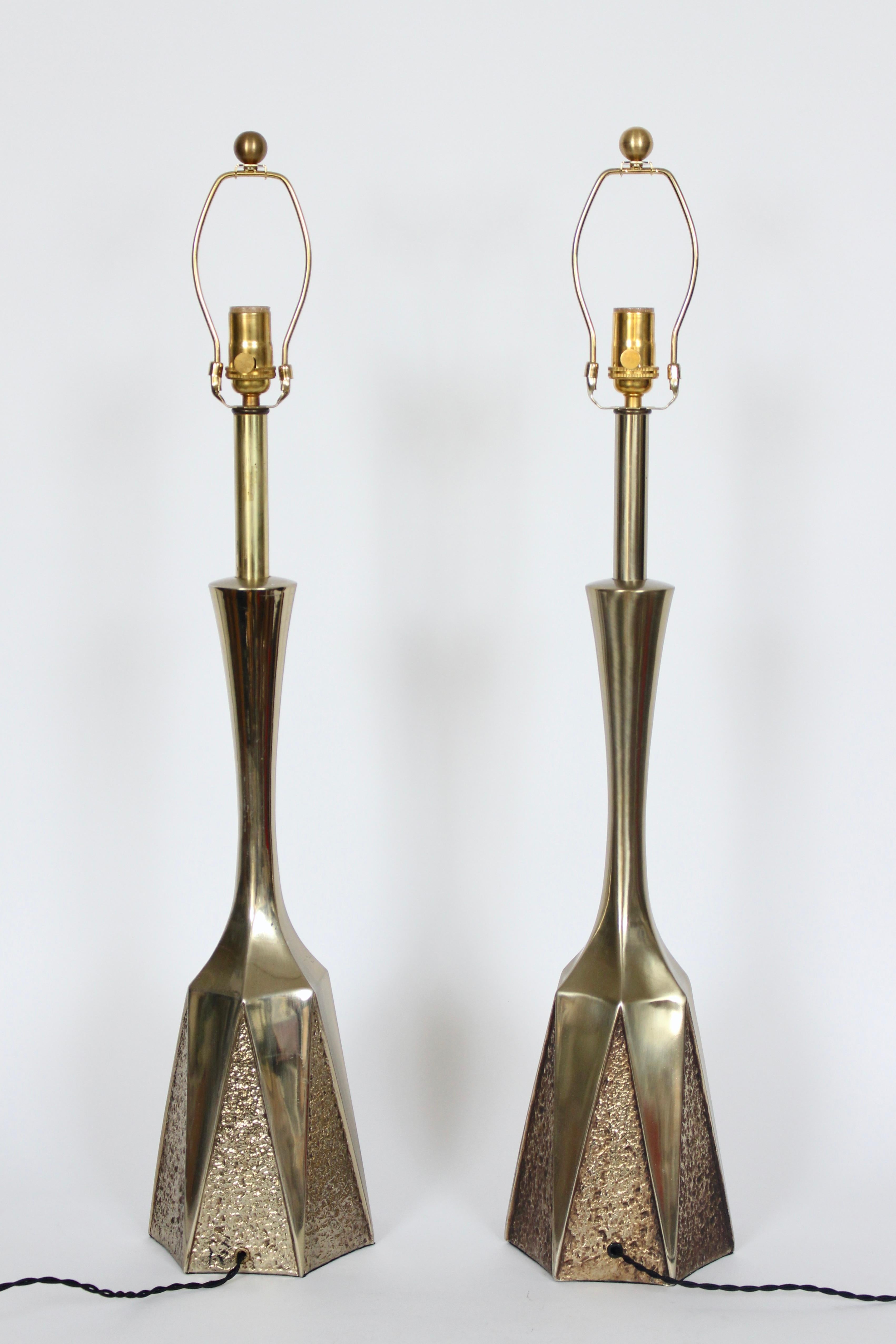 Monumental pair of Barr & Weiss for Laurel Lamp Co. Textured Brass Table Lamps For Sale 12