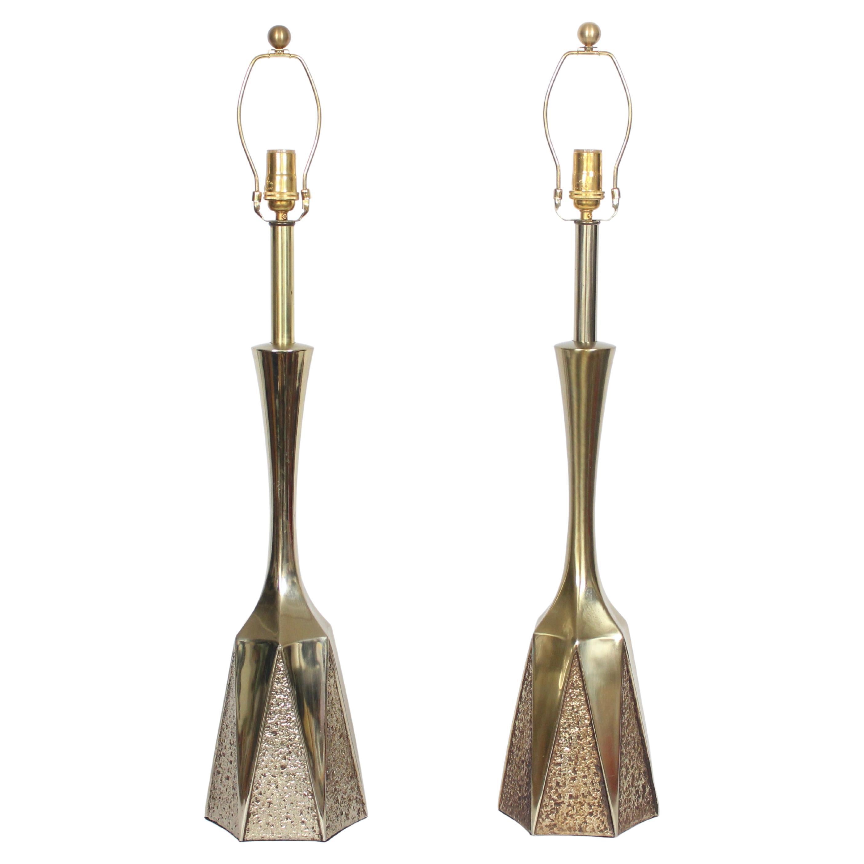 Monumental pair of Barr & Weiss for Laurel Lamp Co. Textured Brass Table Lamps For Sale 13