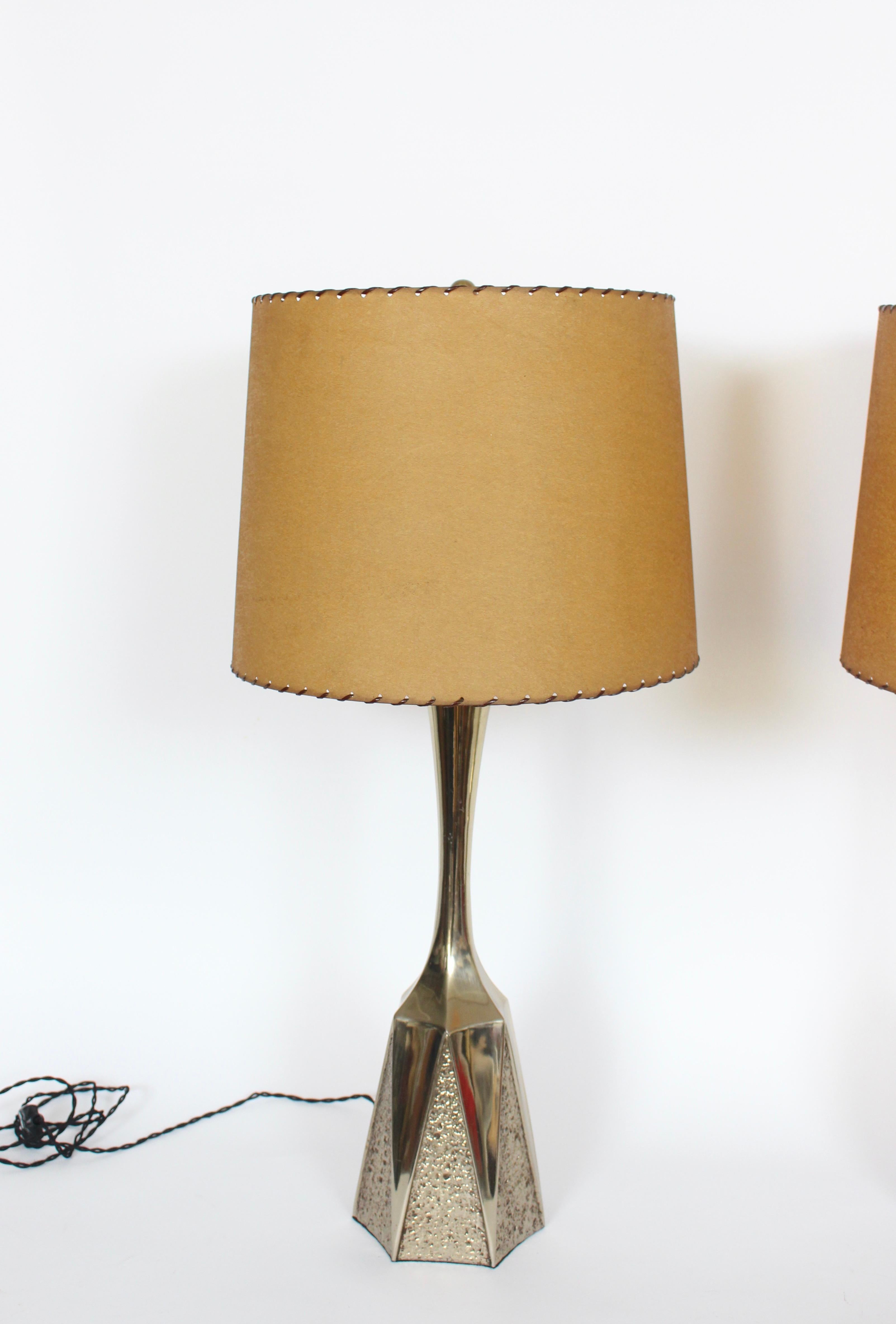 Monumental pair of Barr & Weiss for Laurel Lamp Co. Textured Brass Table Lamps For Sale 1