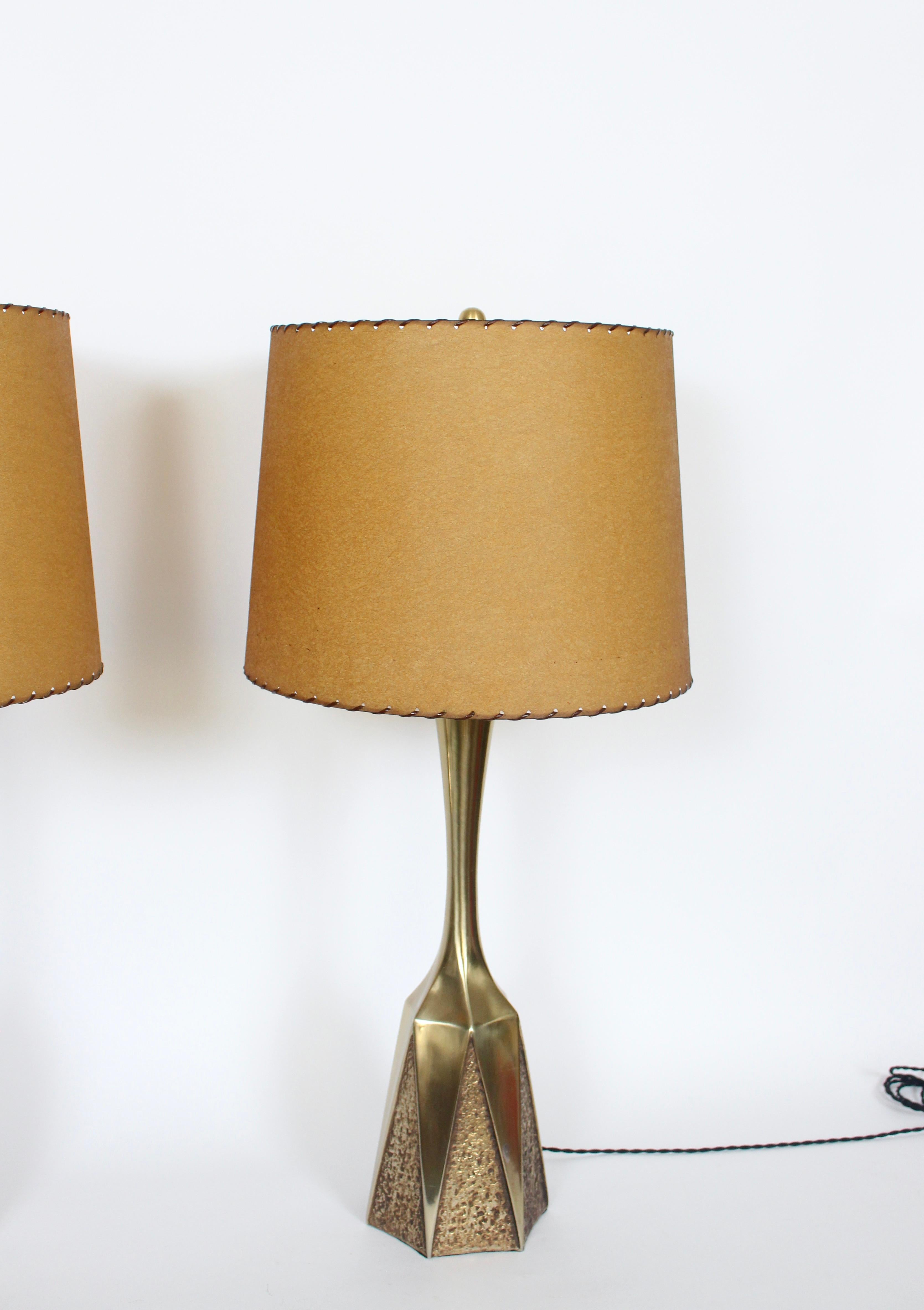 Monumental pair of Barr & Weiss for Laurel Lamp Co. Textured Brass Table Lamps For Sale 2