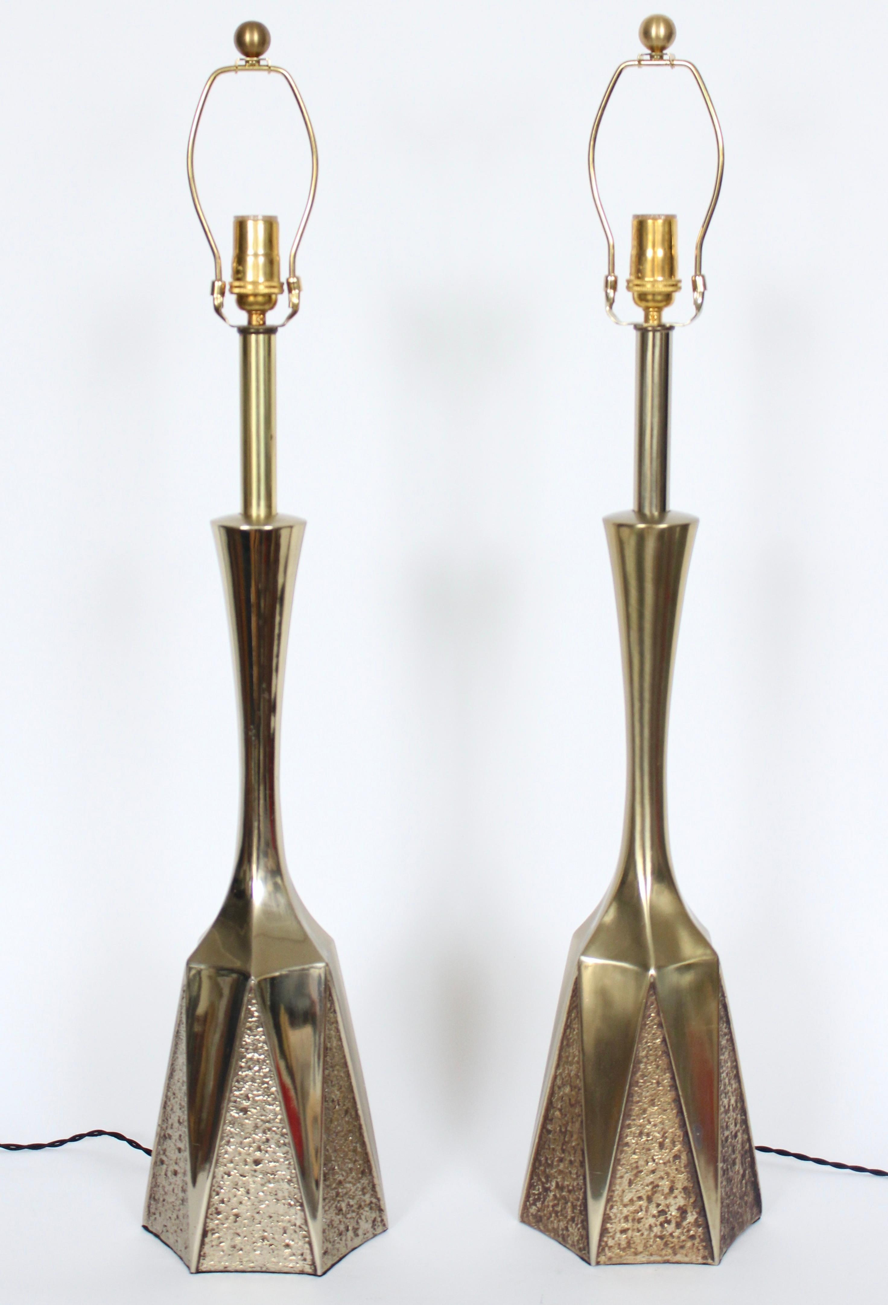 Monumental pair of Barr & Weiss for Laurel Lamp Co. Textured Brass Table Lamps For Sale 2