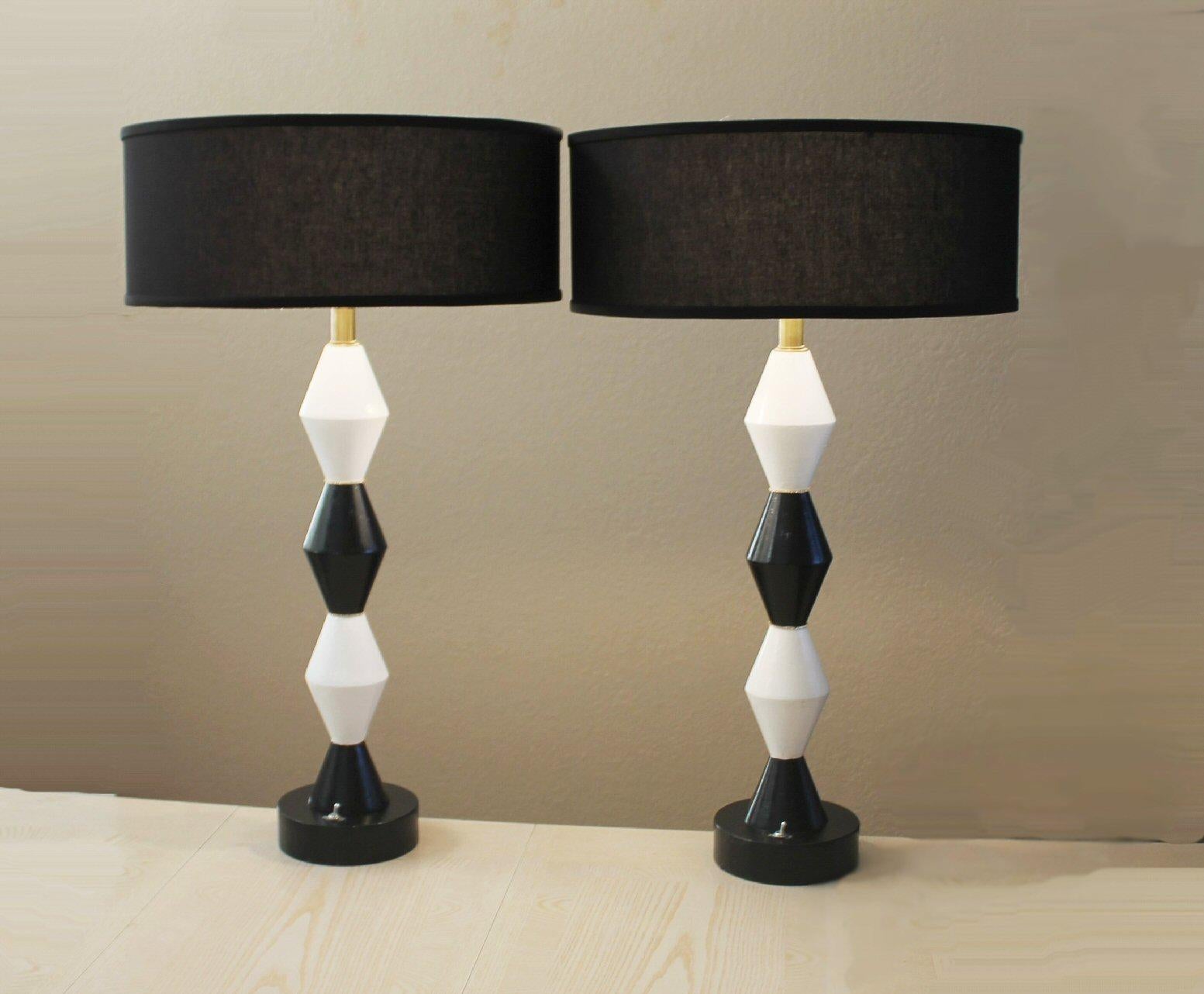 Une paire monumentale ! FREDERICK COOPER lampes décoratives Harlequin noires et blanches rares en vente 1