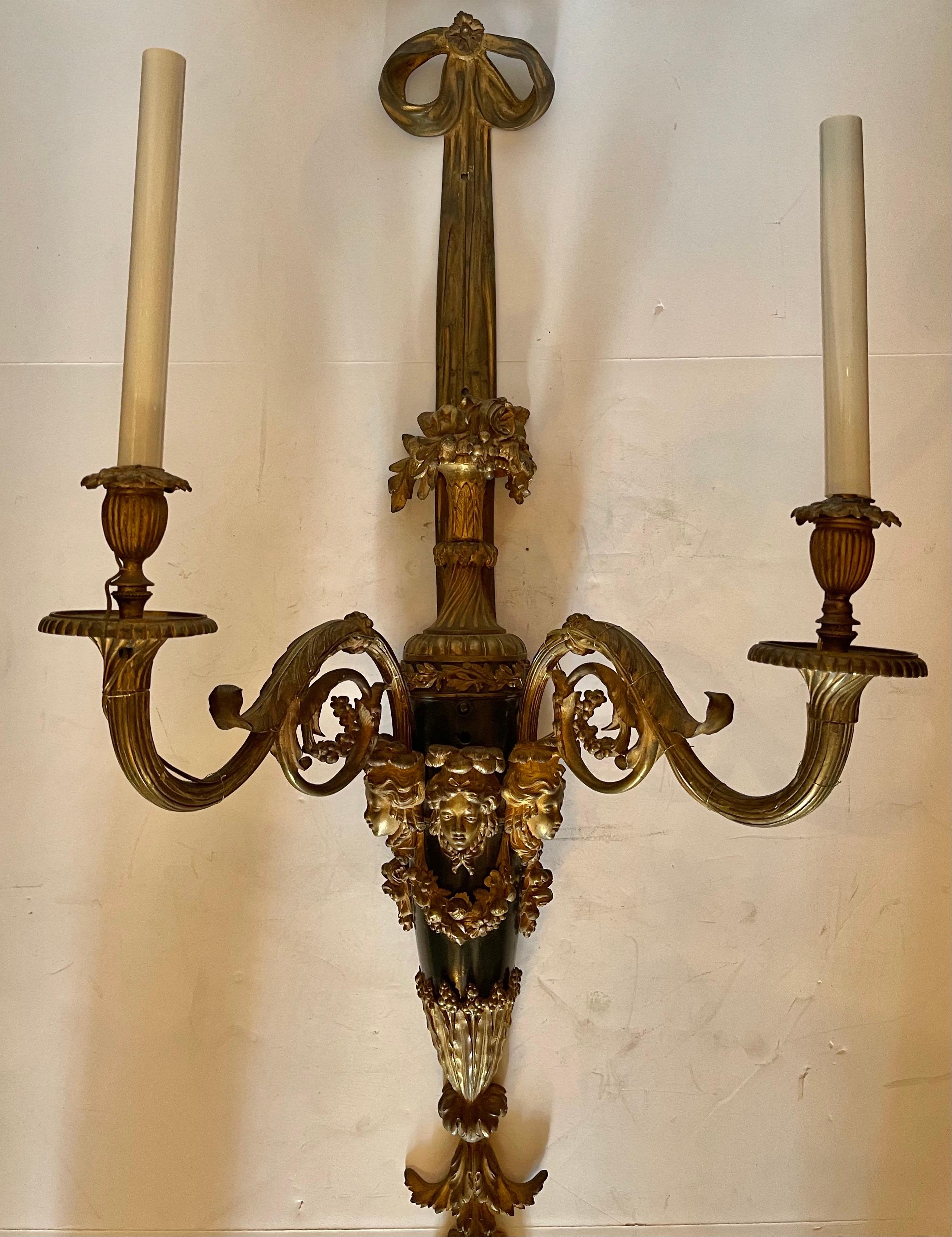 Francese Coppia monumentale in bronzo francese Luigi XVI del XIX secolo Henry Dasson Vian Thomire in vendita