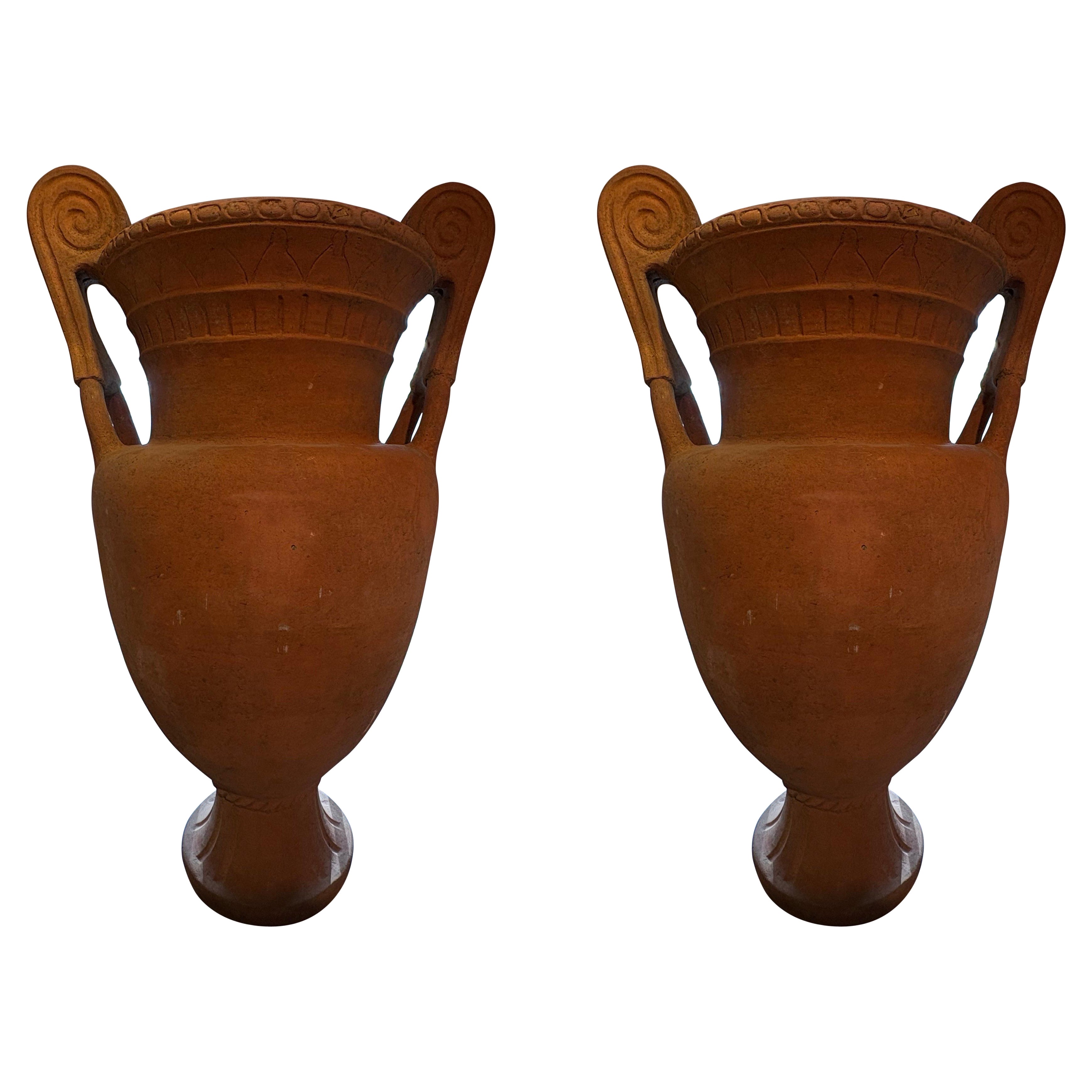 Coppia monumentale di urne in terracotta Art Déco italiana