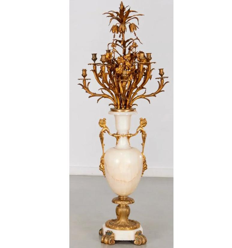 Paire monumentale de candélabres Napoléon III en bronze Bon état - En vente à New York, NY