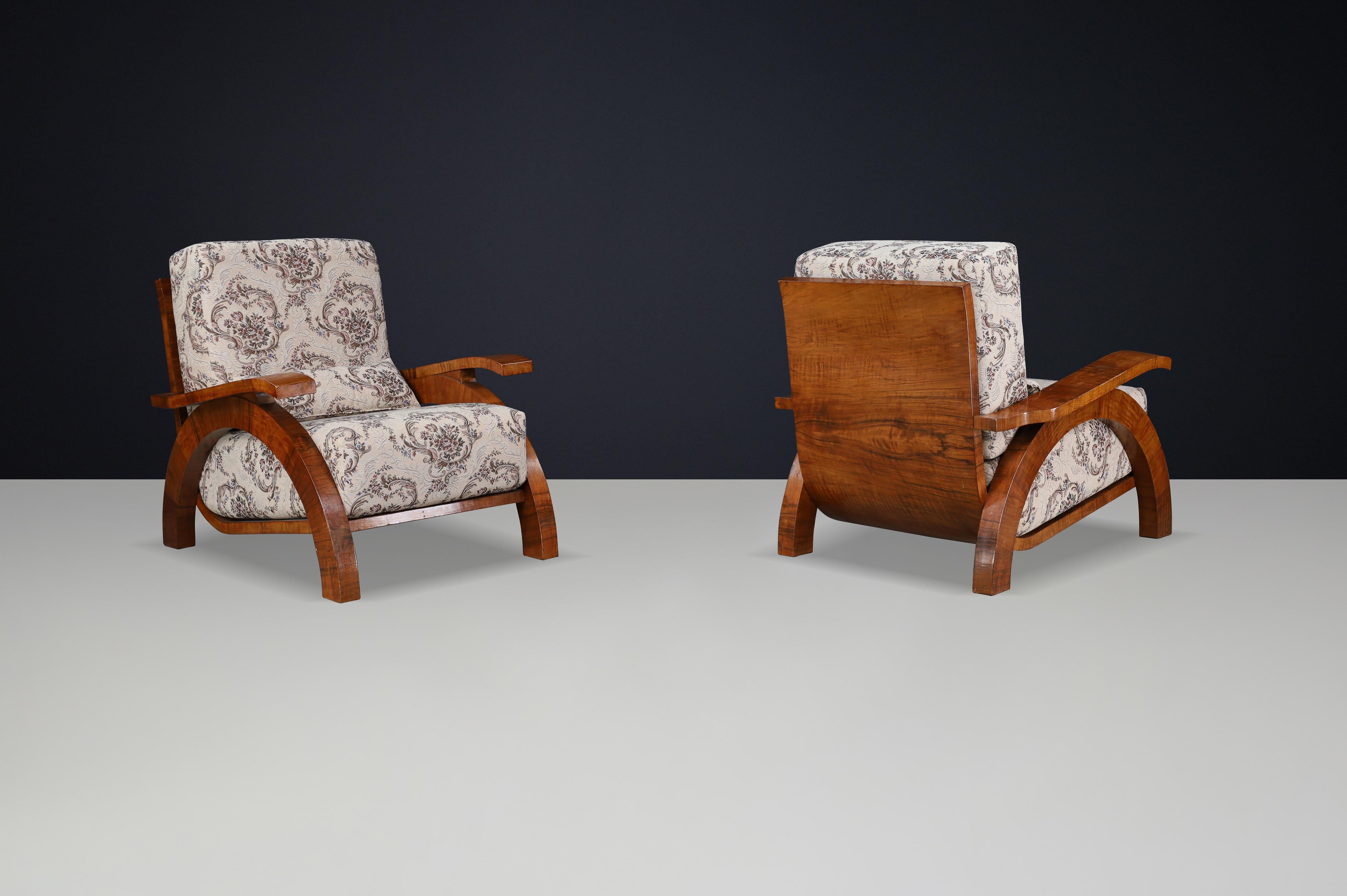 Monumental Pair of 1930s Czech Art Deco Lounge Chairs in Walnut. For Sale 5