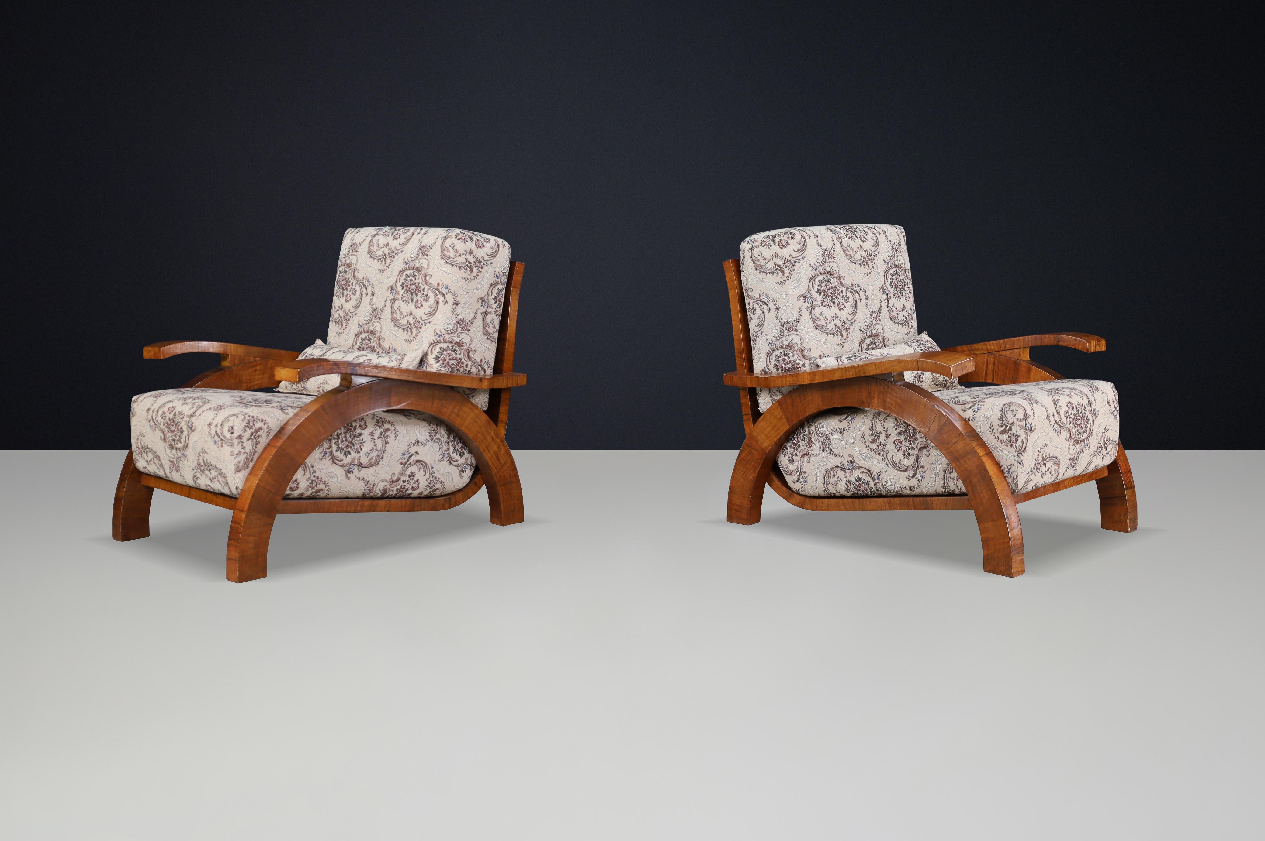 Monumental Pair of 1930s Czech Art Deco Lounge Chairs in Walnut. For Sale 7