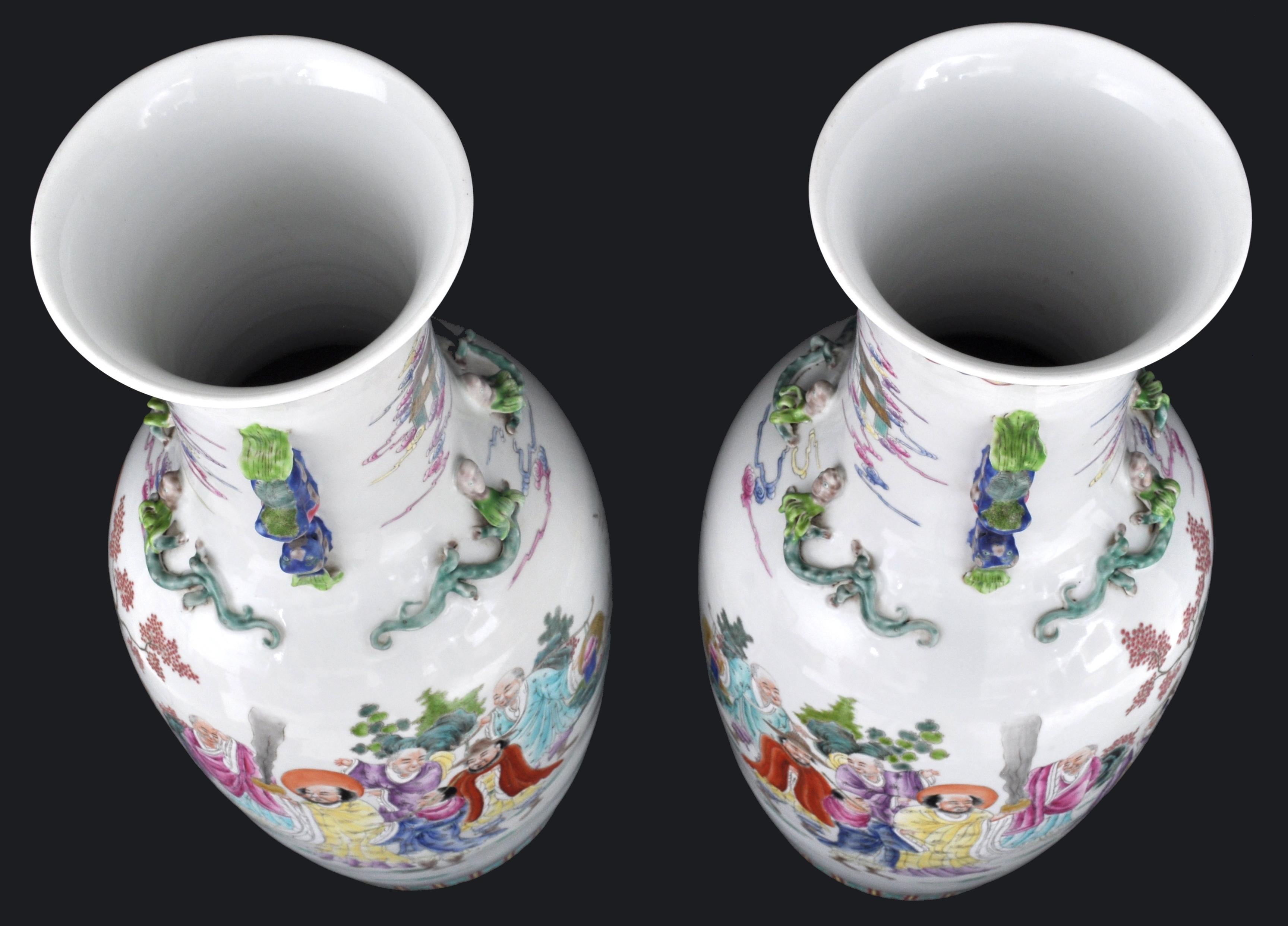 Paire monumentale de vases anciens en porcelaine de la famille rose de la dynastie chinoise des Qing en vente 6