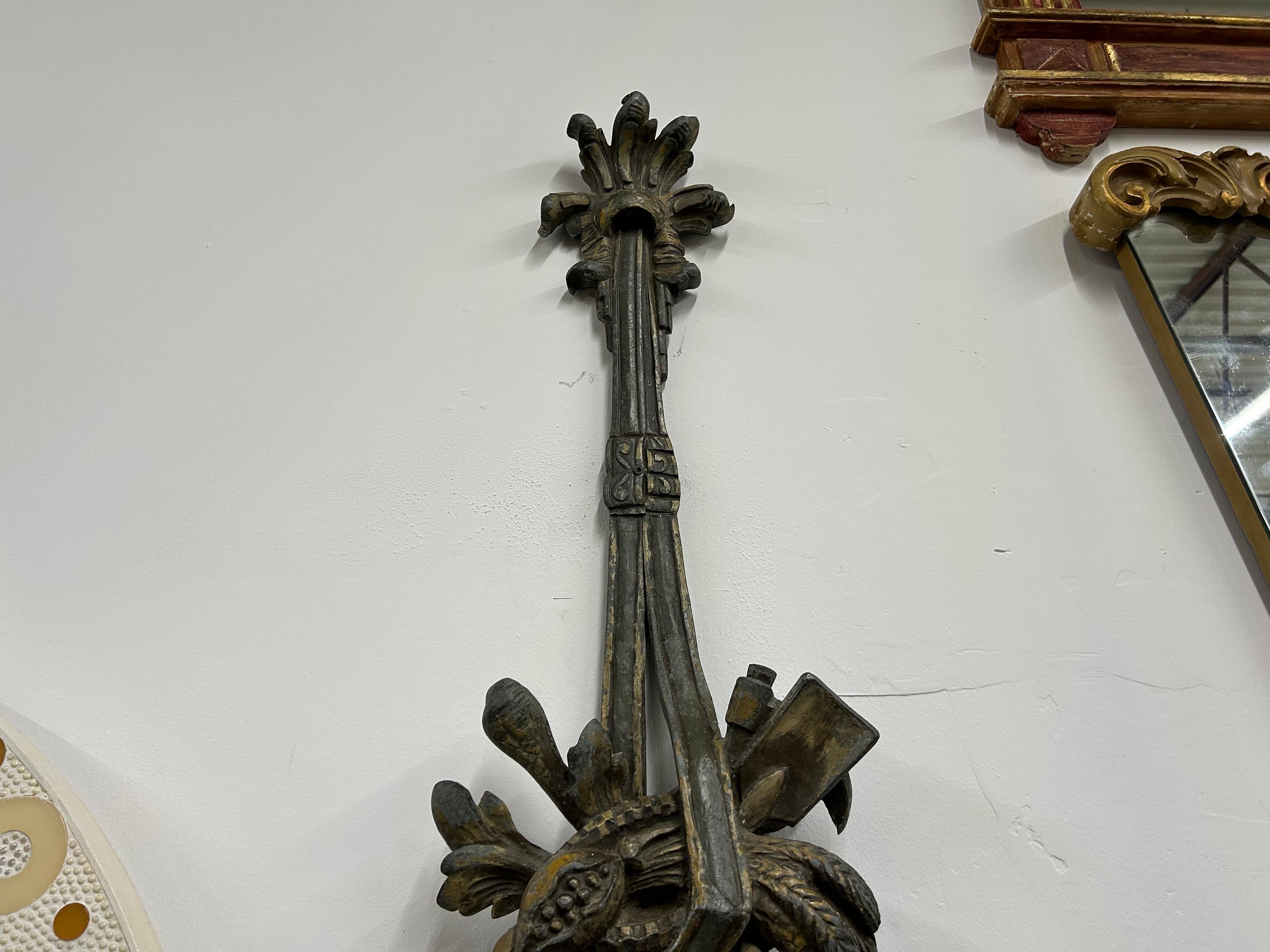 Provincial français Paire monumentale d'appliques françaises anciennes en métal patiné en vente