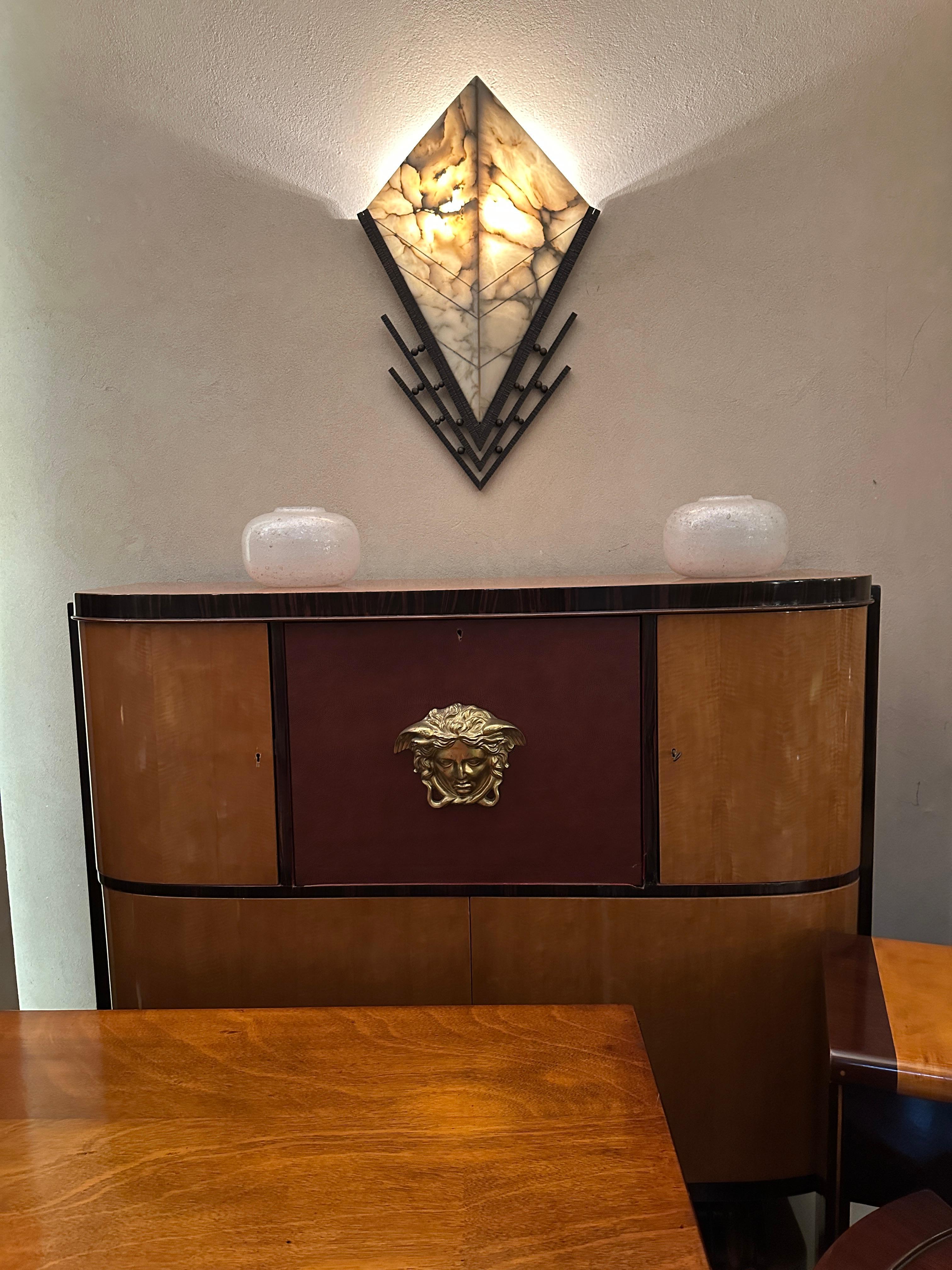Paire monumentale d'appliques Art Déco en albâtre et fer, 1920, France en vente 7