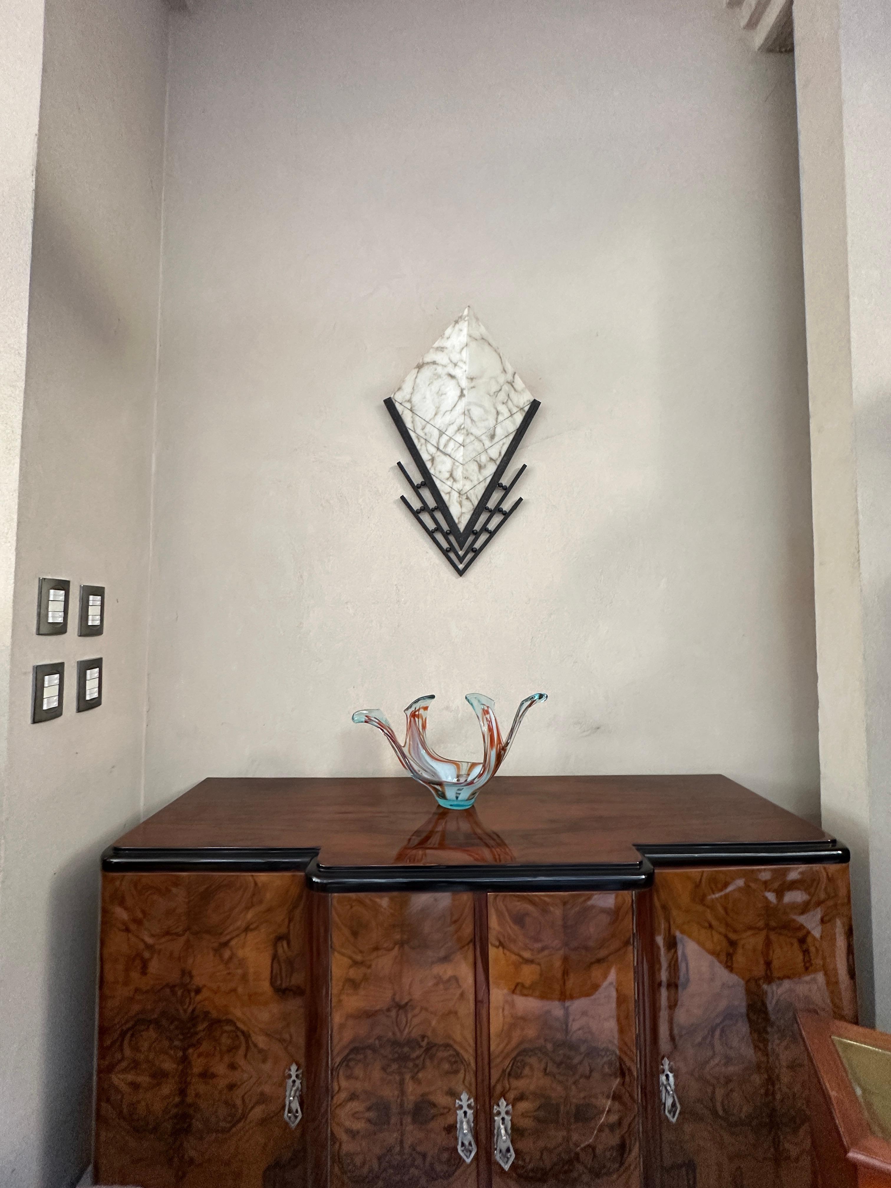 Début du 20ème siècle Paire monumentale d'appliques Art Déco en albâtre et fer, 1920, France en vente