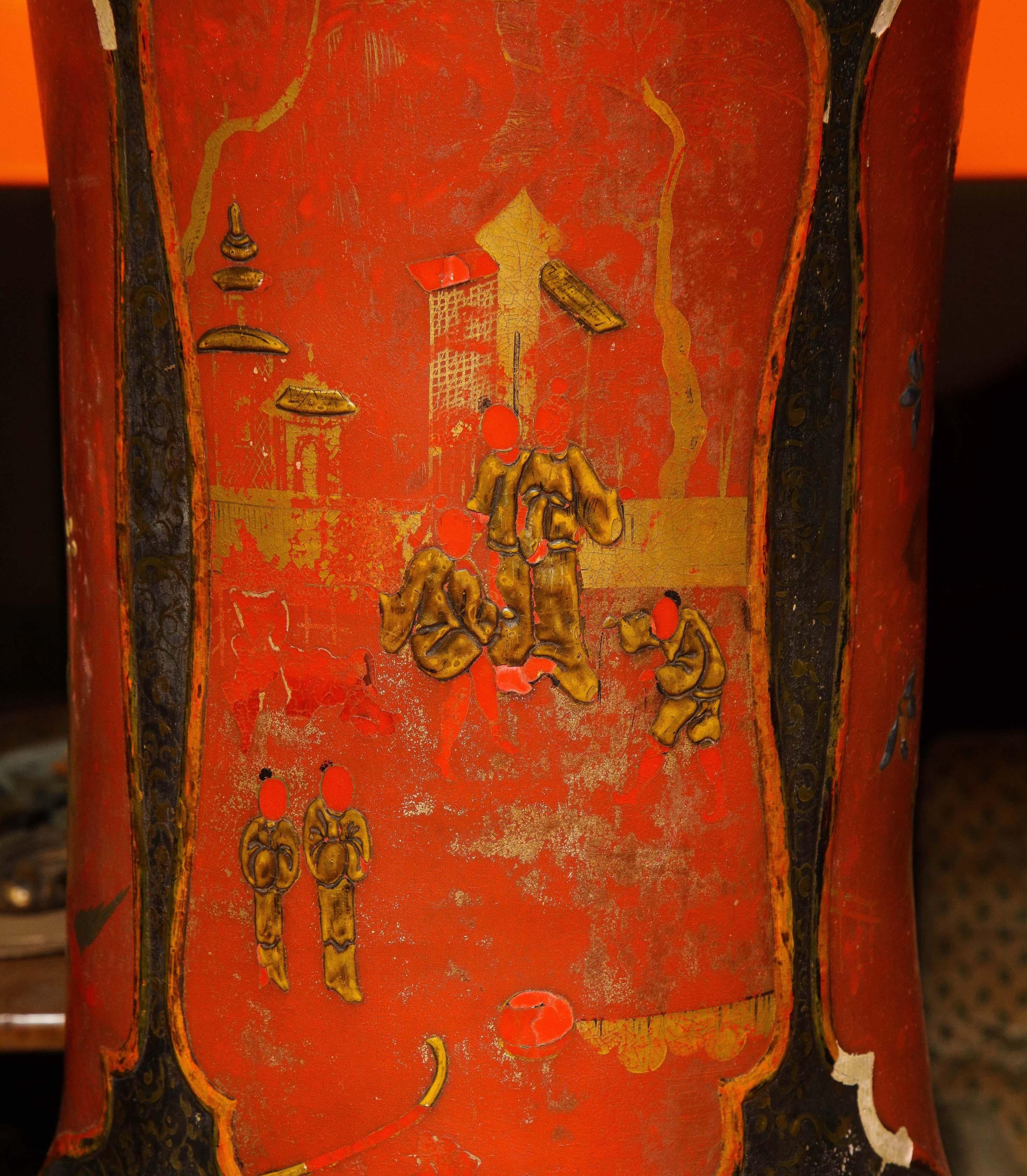 Monumentales Paar rot-schwarz lackierter Berliner Fayence-Vasen, Monumental (Tonware) im Angebot