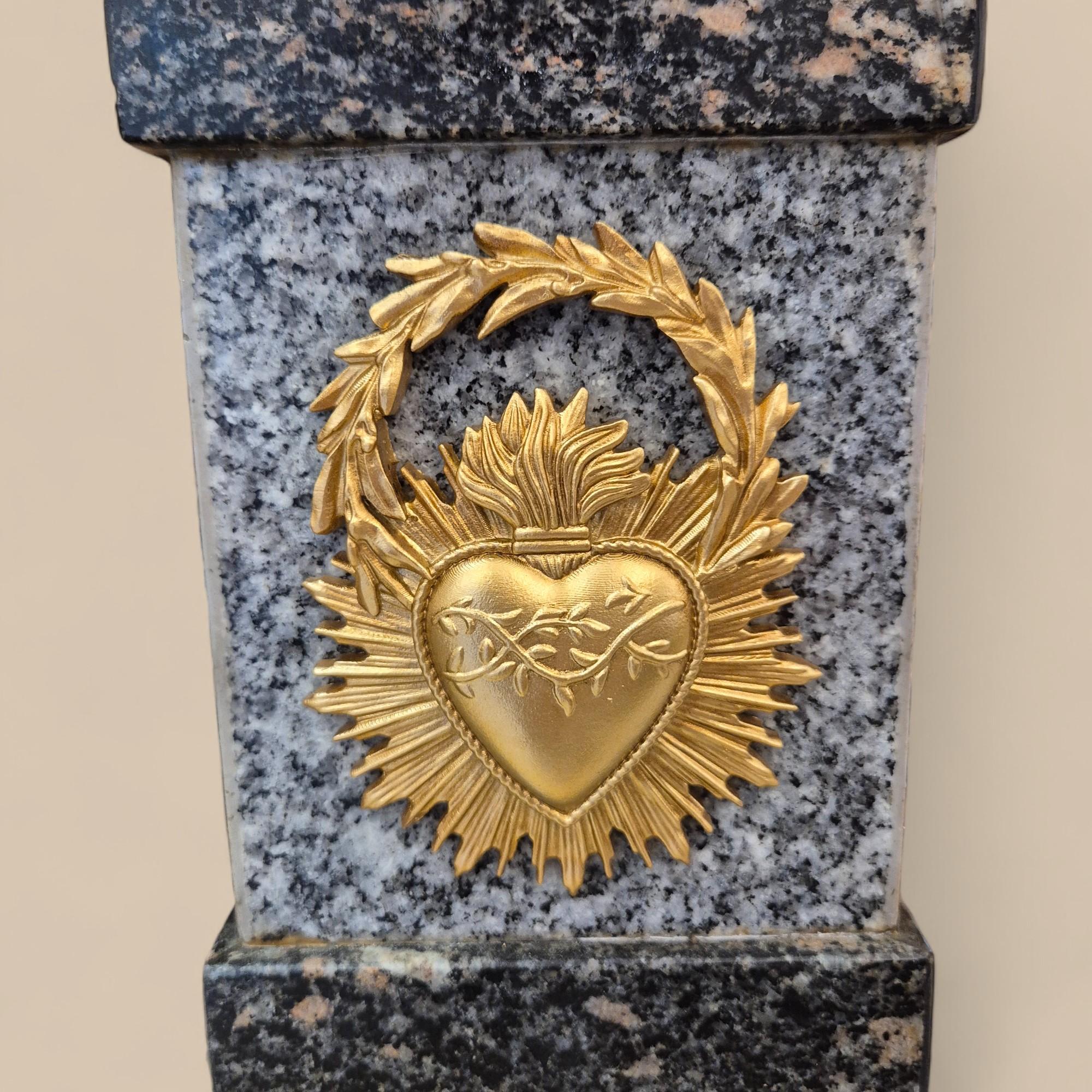 Monumental pair of Empire style porphyry and bronze obelisks, 19th century In Good Condition For Sale In NICE, FR
