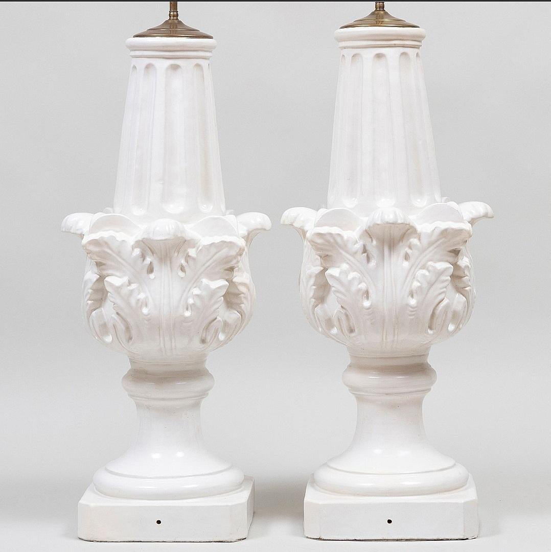 Monumentales Paar portugiesischer Terrakotta-Lampen aus Fayence (Portugiesisch) im Angebot