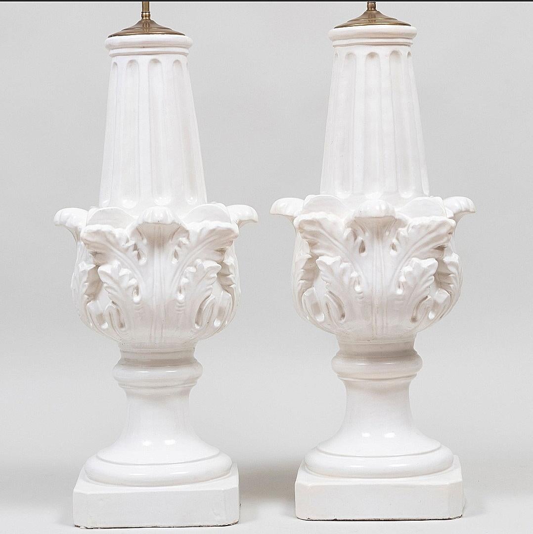 Monumentales Paar portugiesischer Terrakotta-Lampen aus Fayence (Handgefertigt) im Angebot