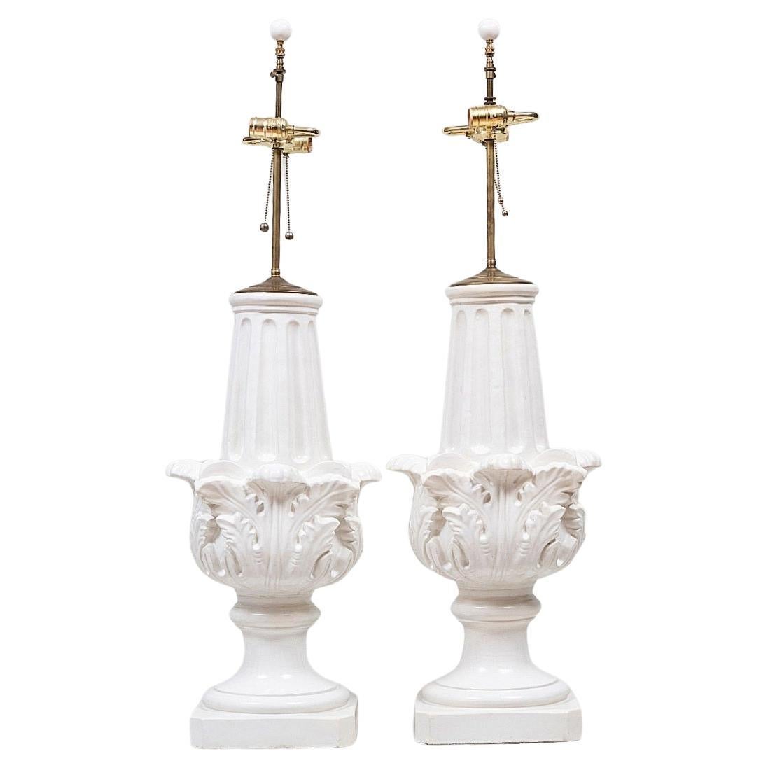 Monumentales Paar portugiesischer Terrakotta-Lampen aus Fayence im Angebot