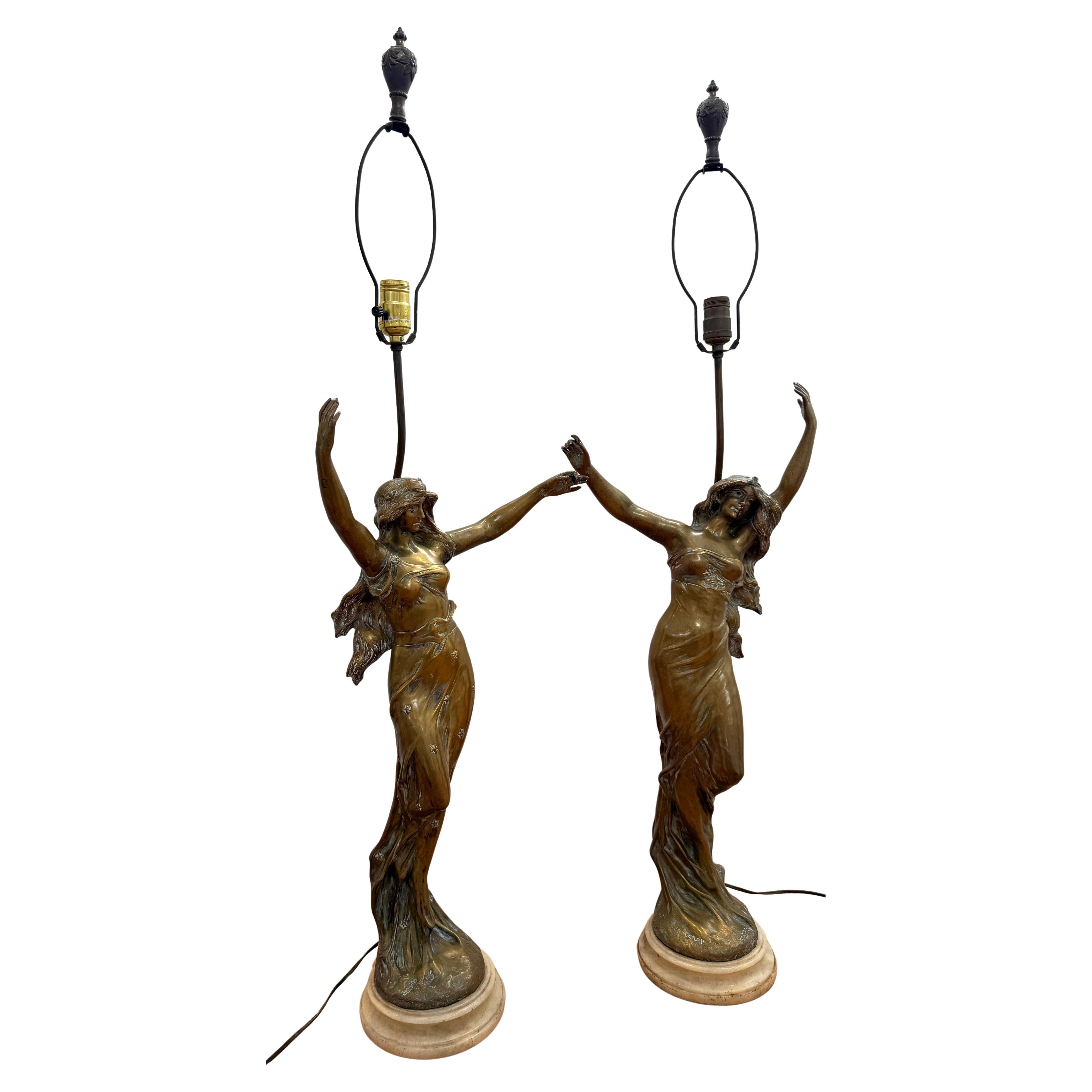 Monumentales Paar französischer Jugendstil-Figurenlampen, CIRCA 1900 (Französisch) im Angebot