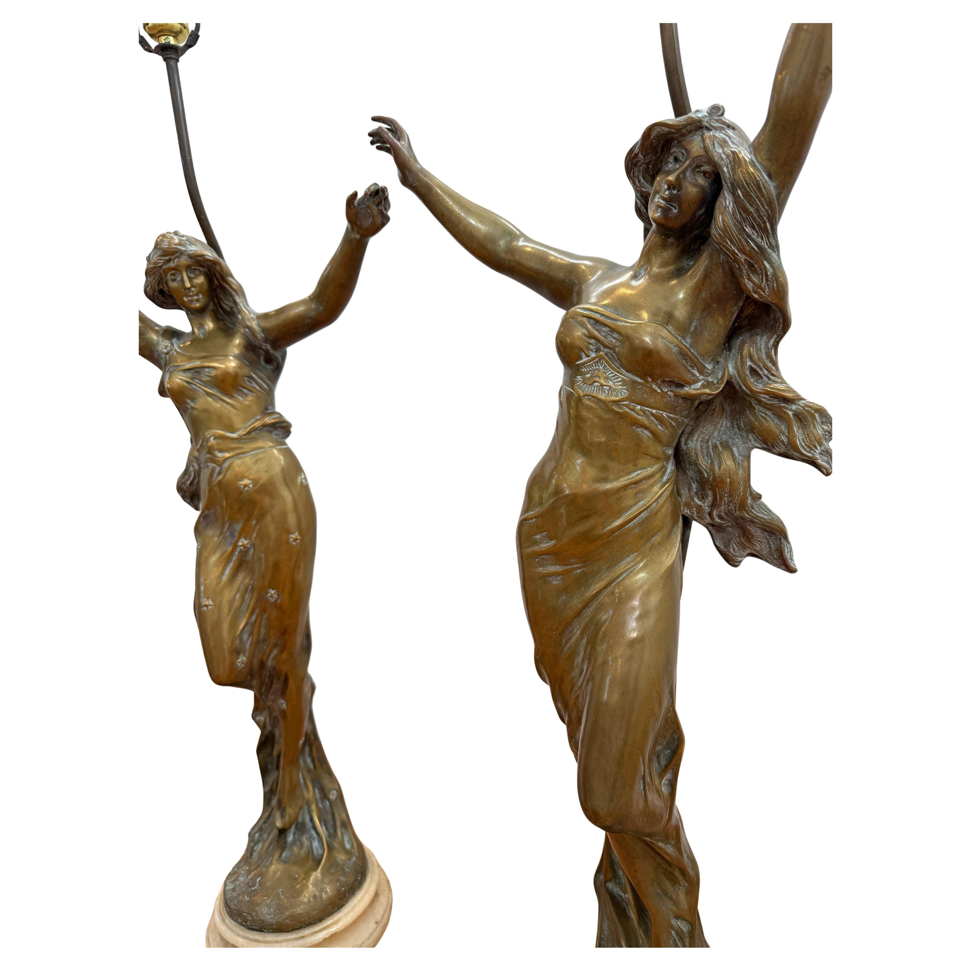 Monumentales Paar französischer Jugendstil-Figurenlampen, CIRCA 1900 im Zustand „Gut“ im Angebot in BROOKLYN, NY