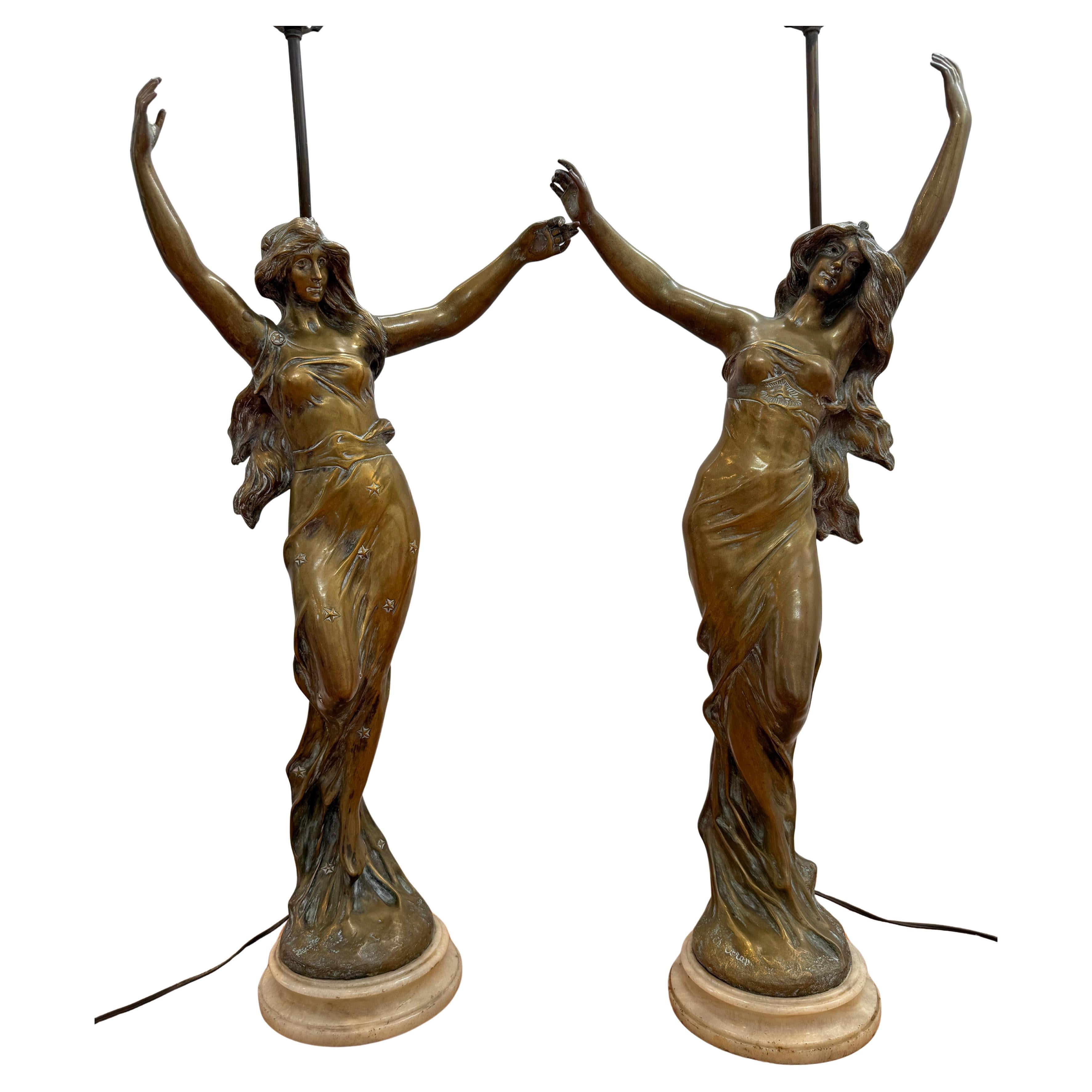 Monumentales Paar französischer Jugendstil-Figurenlampen, CIRCA 1900 (Bronze) im Angebot