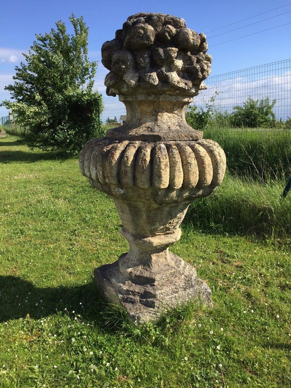 Monumental Pair of French Louis XIV Style Stone Urns, 20th Century France For Sale 3