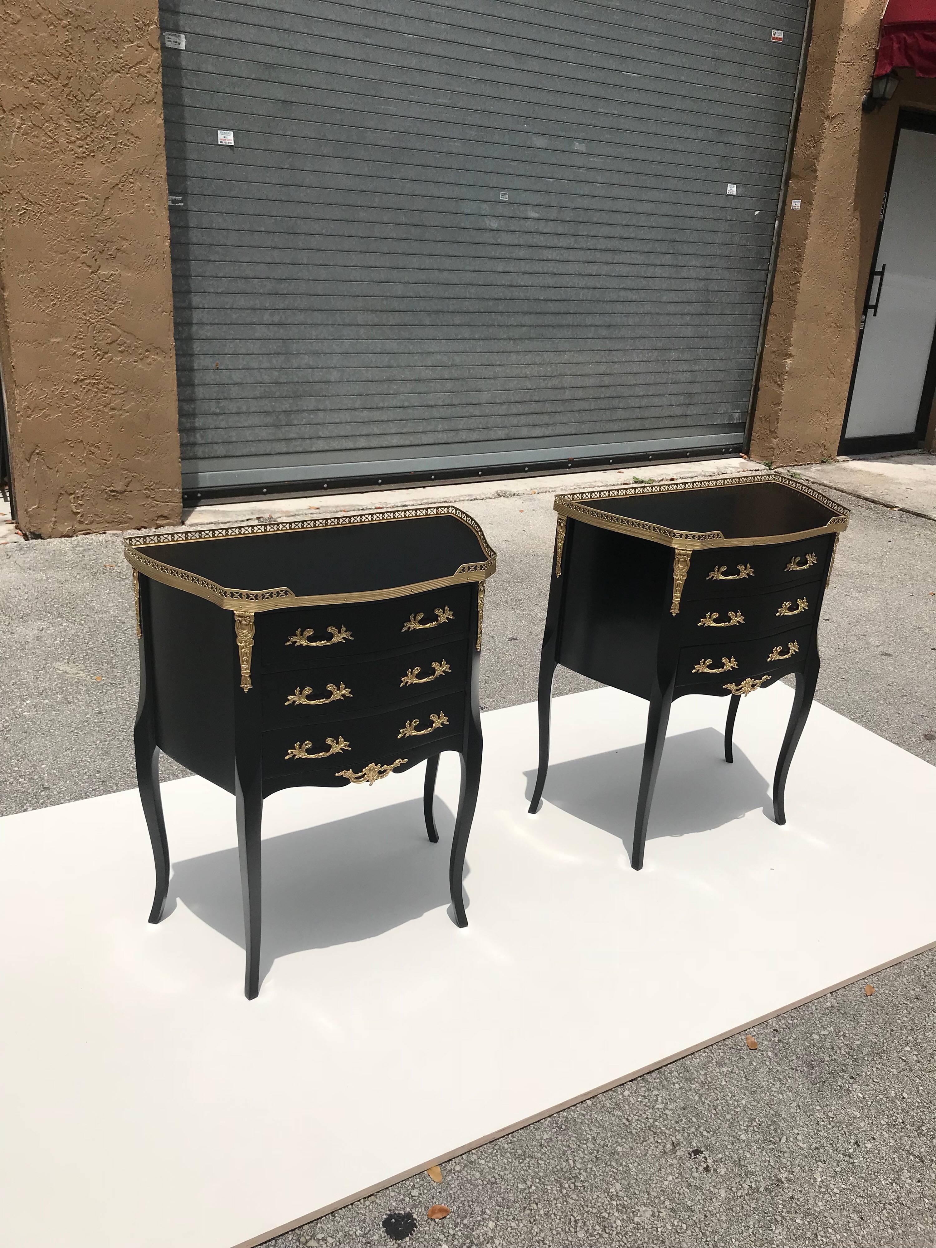 Early 20th Century Monumental Pair of French Louis XVI Ebonized Nightstands by Maison Jansen