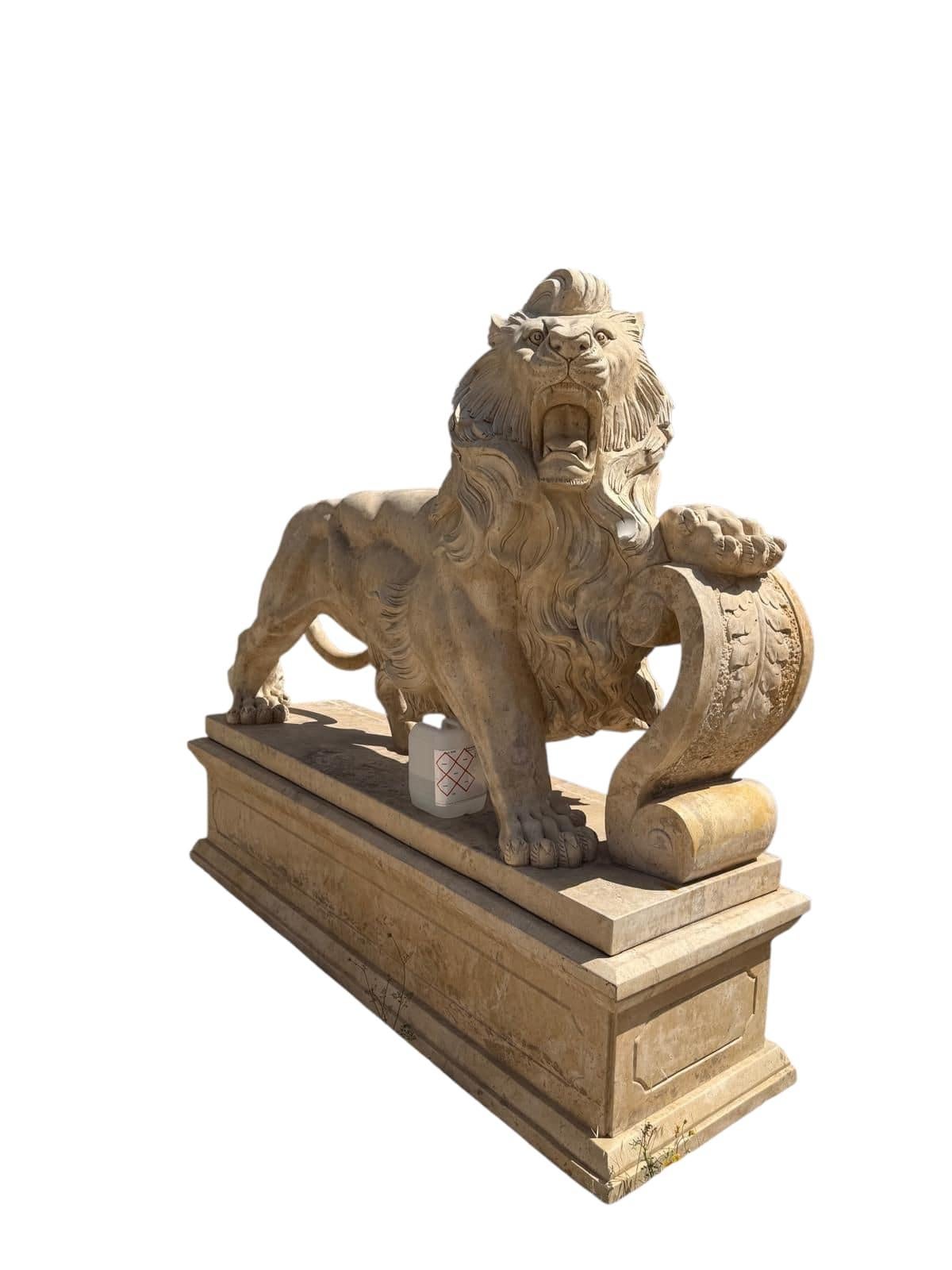 Late 20th Century Monumental Pair of Hand-Carved Travertine Marble Lions, Italy, 20th Century For Sale