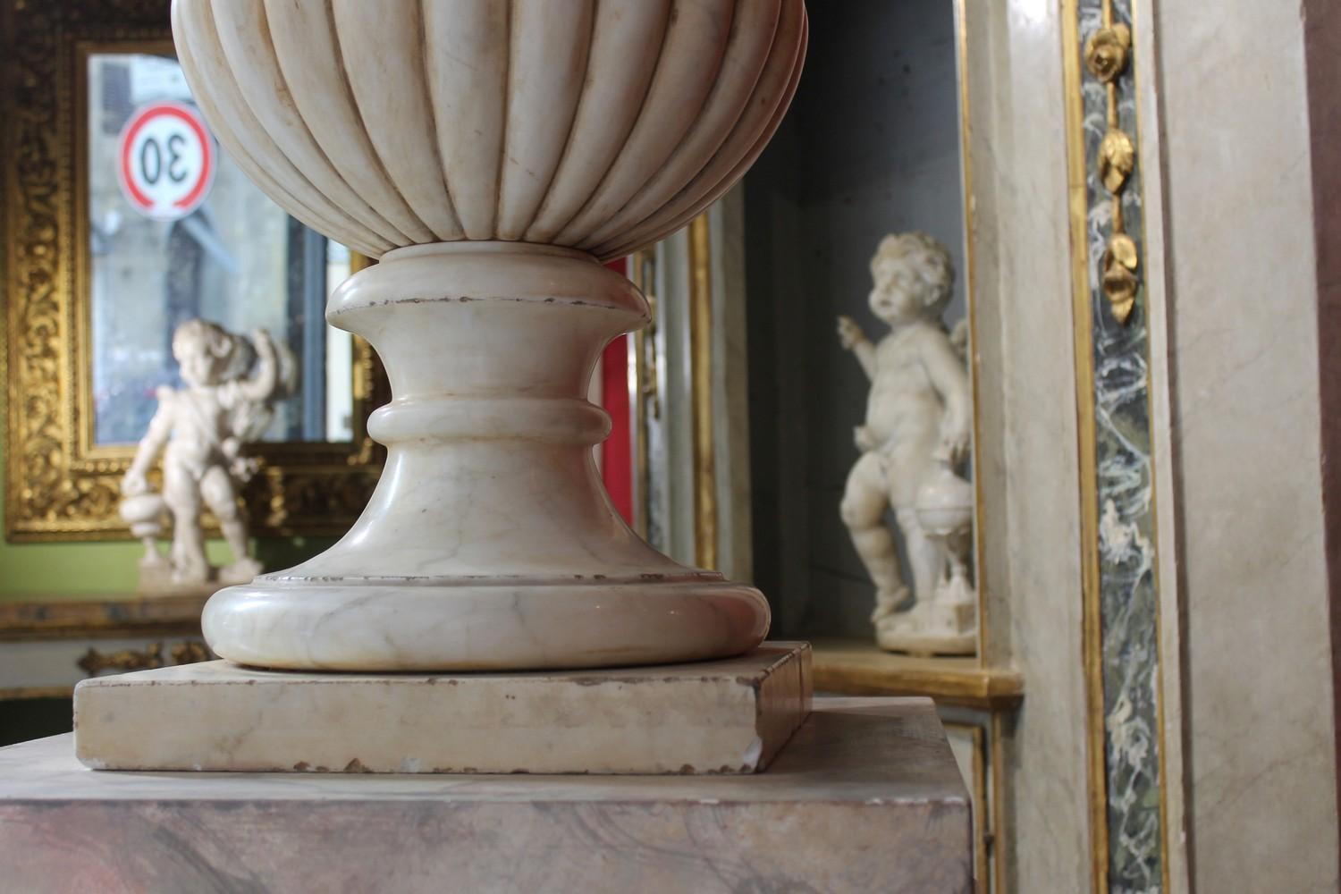 Antique 18th Century Italian Neoclassical Carrara Marble Urn Vases on Pedestals 8