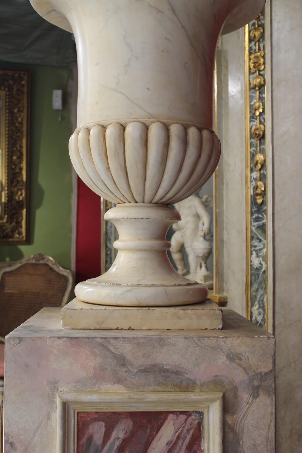 Wood Antique 18th Century Italian Neoclassical Carrara Marble Urn Vases on Pedestals