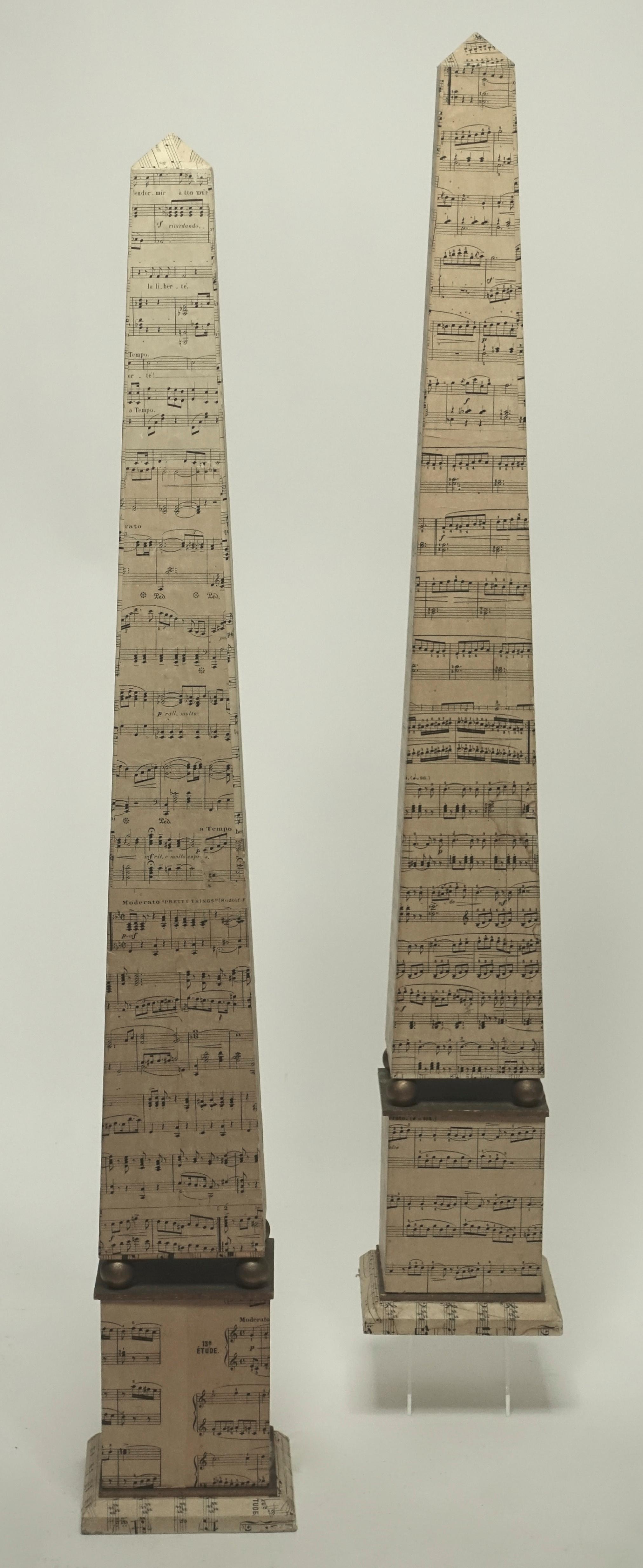 Paire monumentale d'obélisques italiens recouvertes de musique de feuilles du 19ème siècle en vente 4