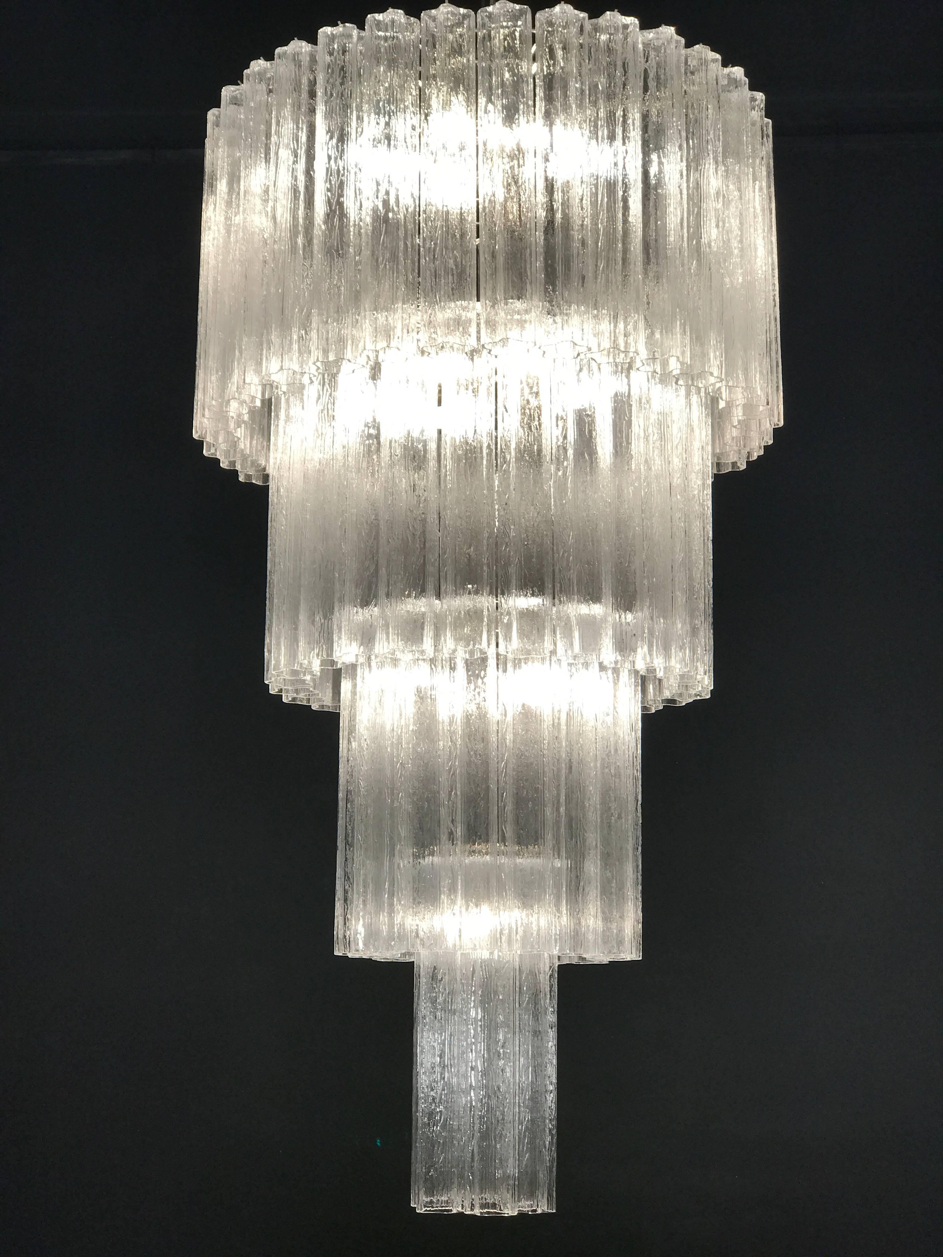 Italiano Coppia monumentale di lampadari italiani Tronchi Murano, anni '80 in vendita