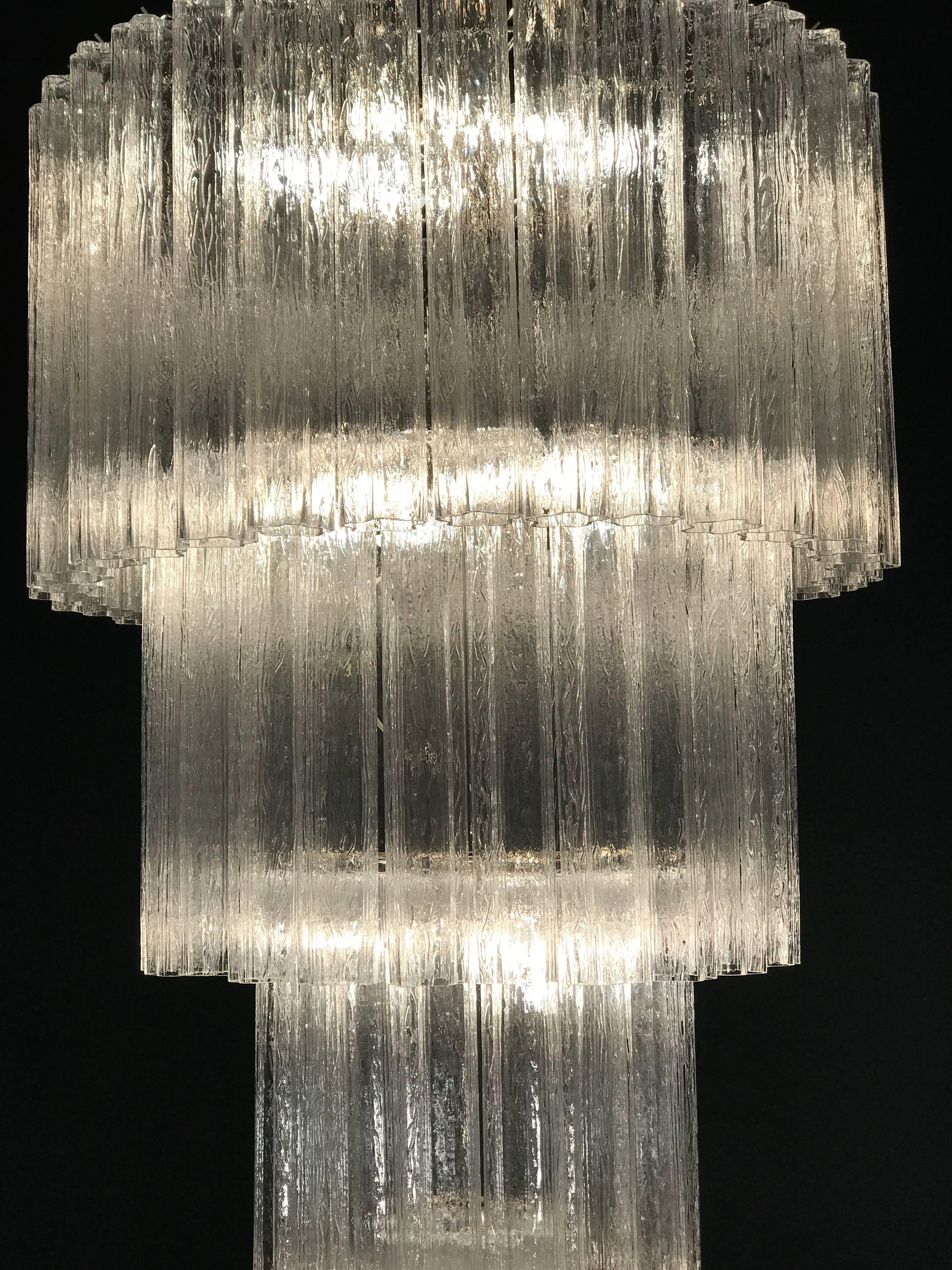 Vetro soffiato Coppia monumentale di lampadari italiani Tronchi Murano, anni '80 in vendita