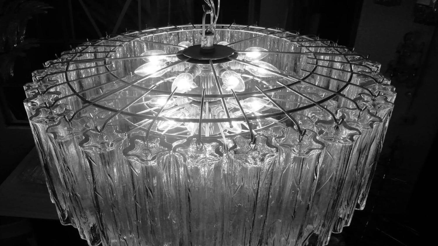 Coppia monumentale di lampadari italiani Tronchi Murano, anni '80 in vendita 1