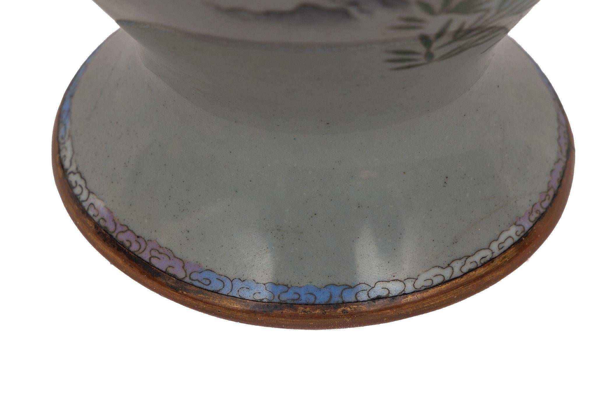 Monumentales Paar japanischer Cloisonné-Emaille-Vasen mit Kriegern, Ota Tamashiro im Angebot 4