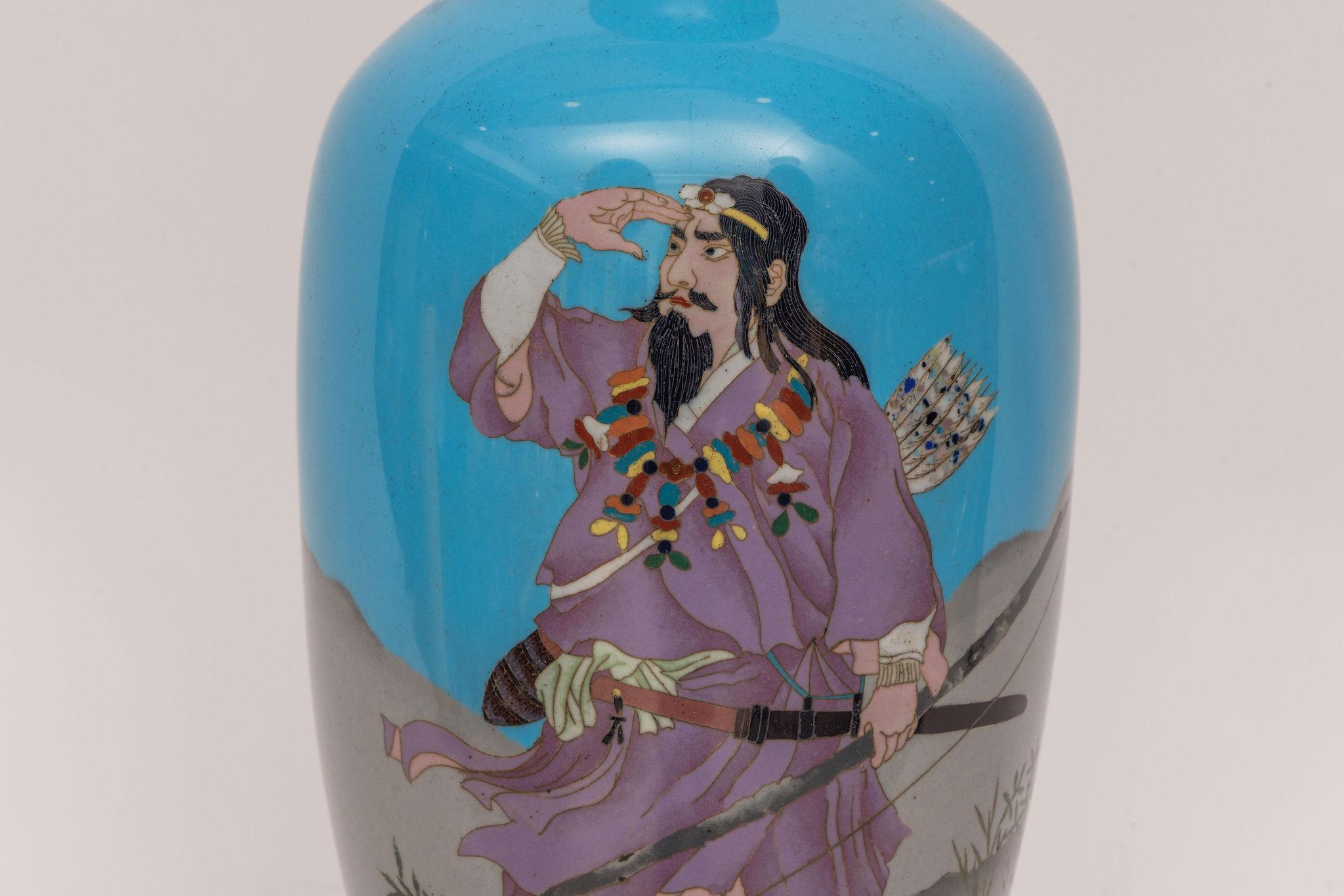 Monumentales Paar japanischer Cloisonné-Emaille-Vasen mit Kriegern, Ota Tamashiro im Angebot 7