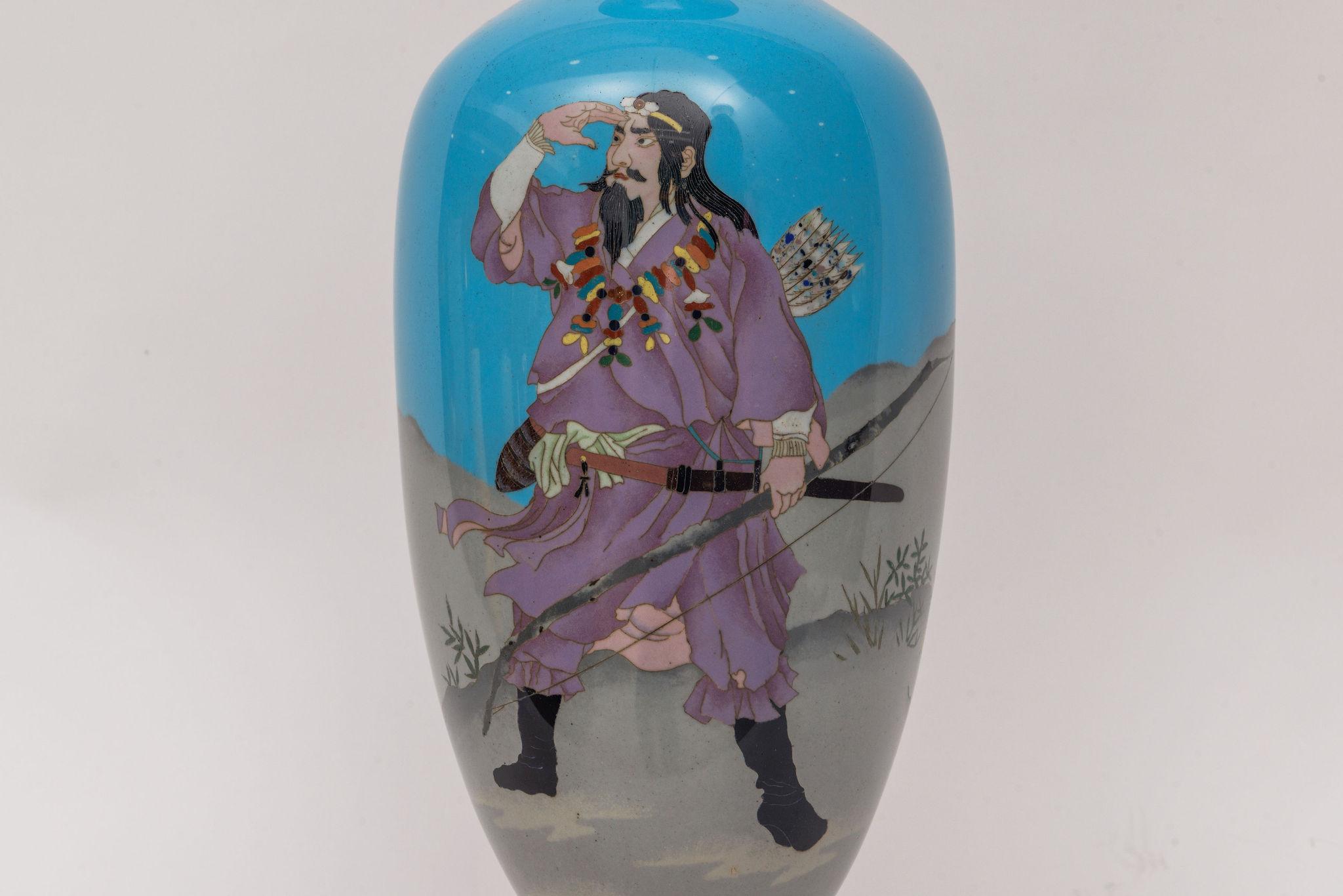 Monumentales Paar japanischer Cloisonné-Emaille-Vasen mit Kriegern, Ota Tamashiro im Angebot 8