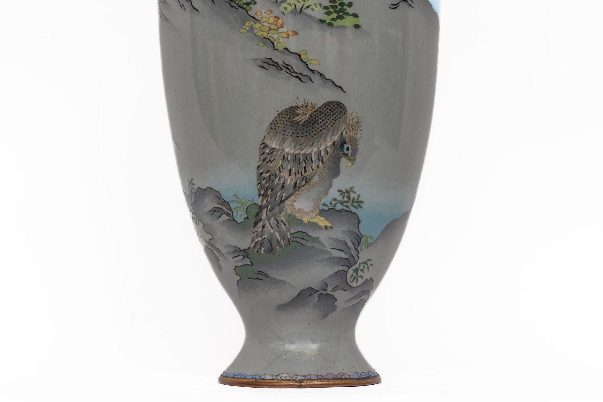 Monumentales Paar japanischer Cloisonné-Emaille-Vasen mit Kriegern, Ota Tamashiro im Angebot 9