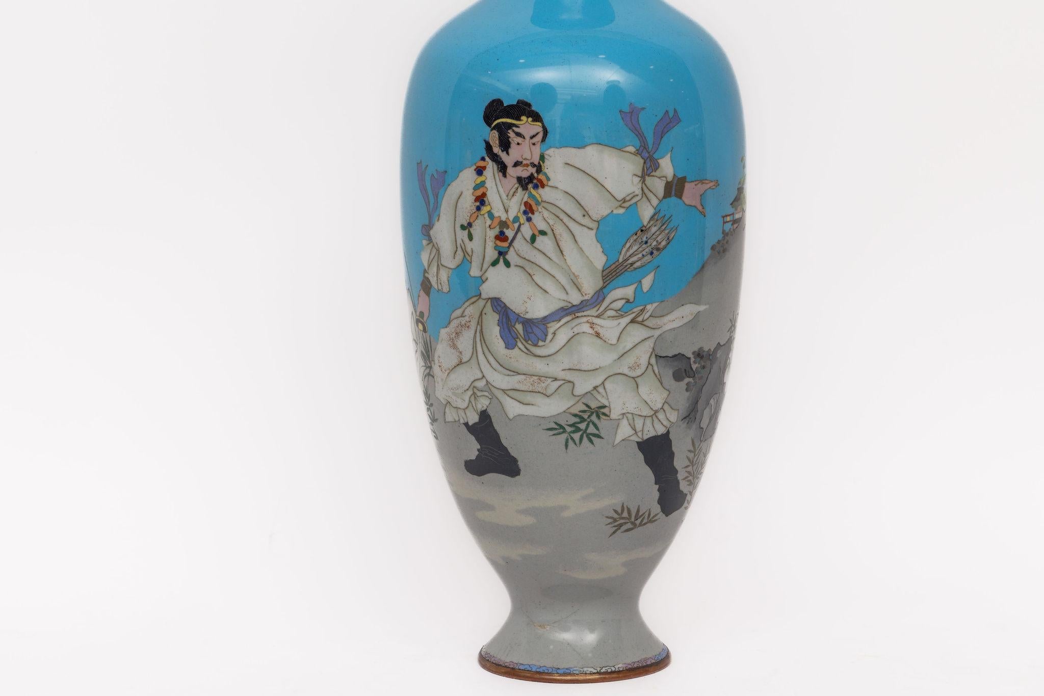 Monumentales Paar japanischer Cloisonné-Emaille-Vasen mit Kriegern, Ota Tamashiro (Meiji-Periode) im Angebot