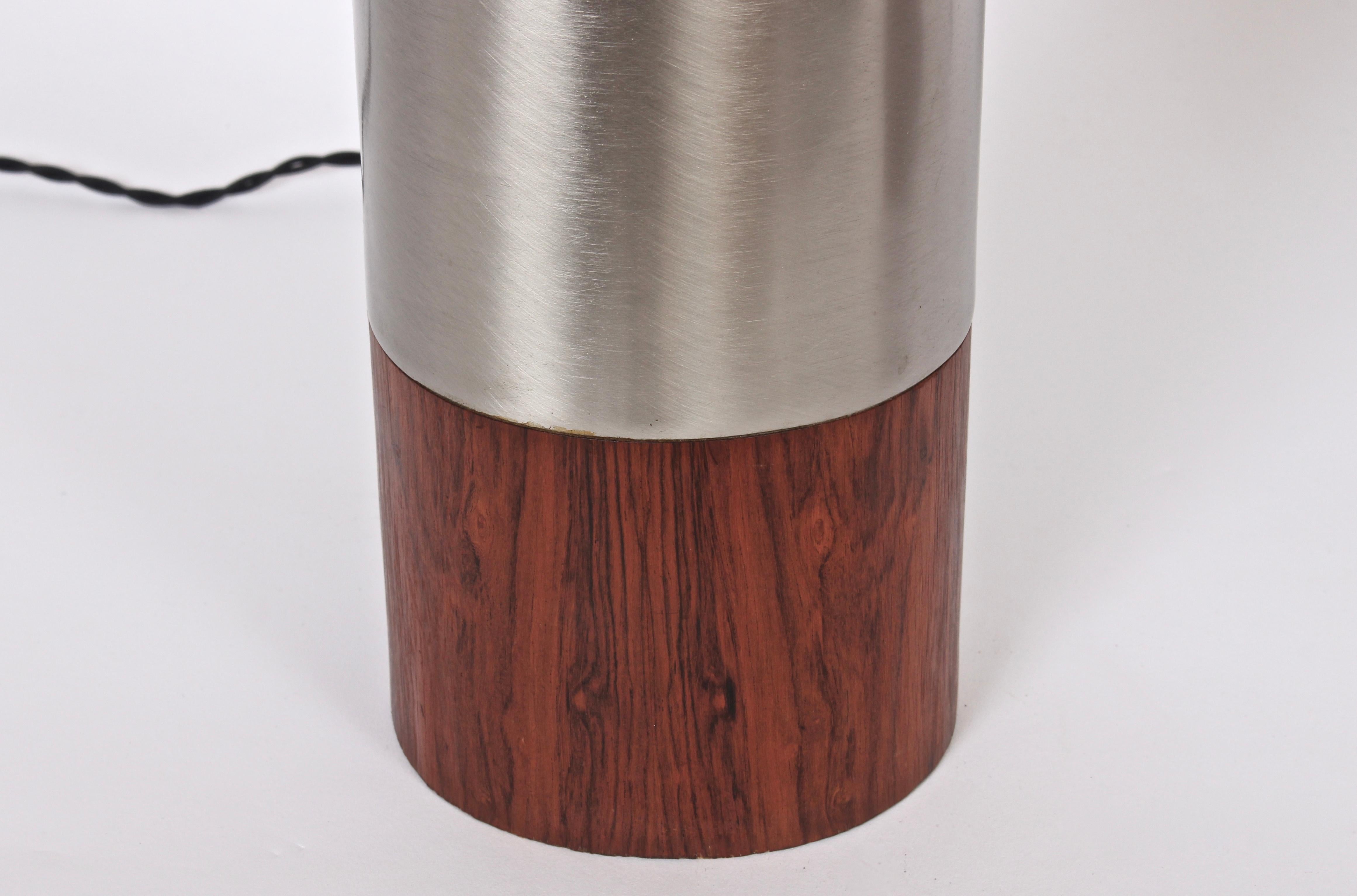 Monumental Pair Laurel Lamp Co. Brushed Aluminum, Walnut Base Column Table Lamps For Sale 4