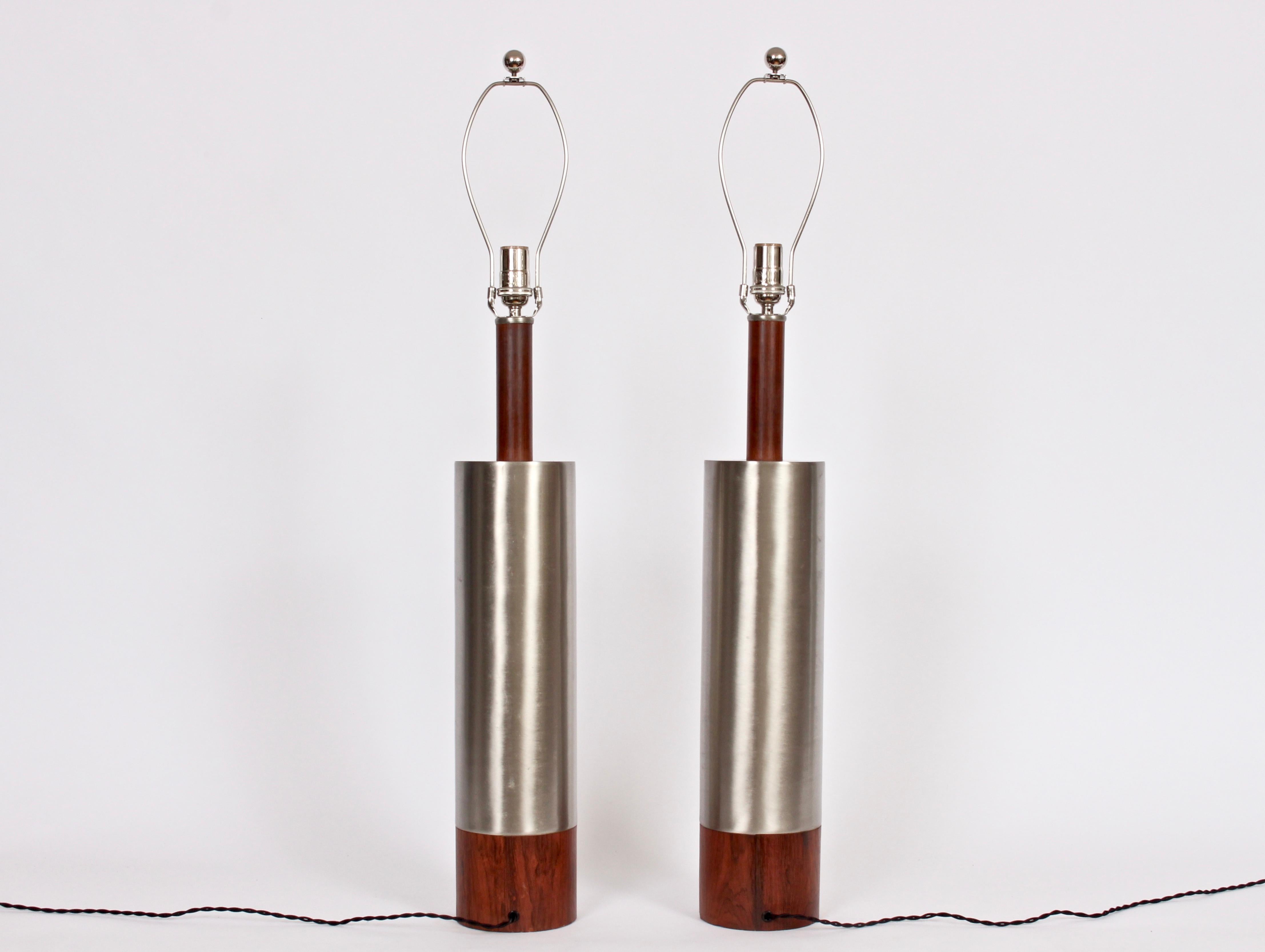 American Monumental Pair Laurel Lamp Co. Brushed Aluminum, Walnut Base Column Table Lamps For Sale
