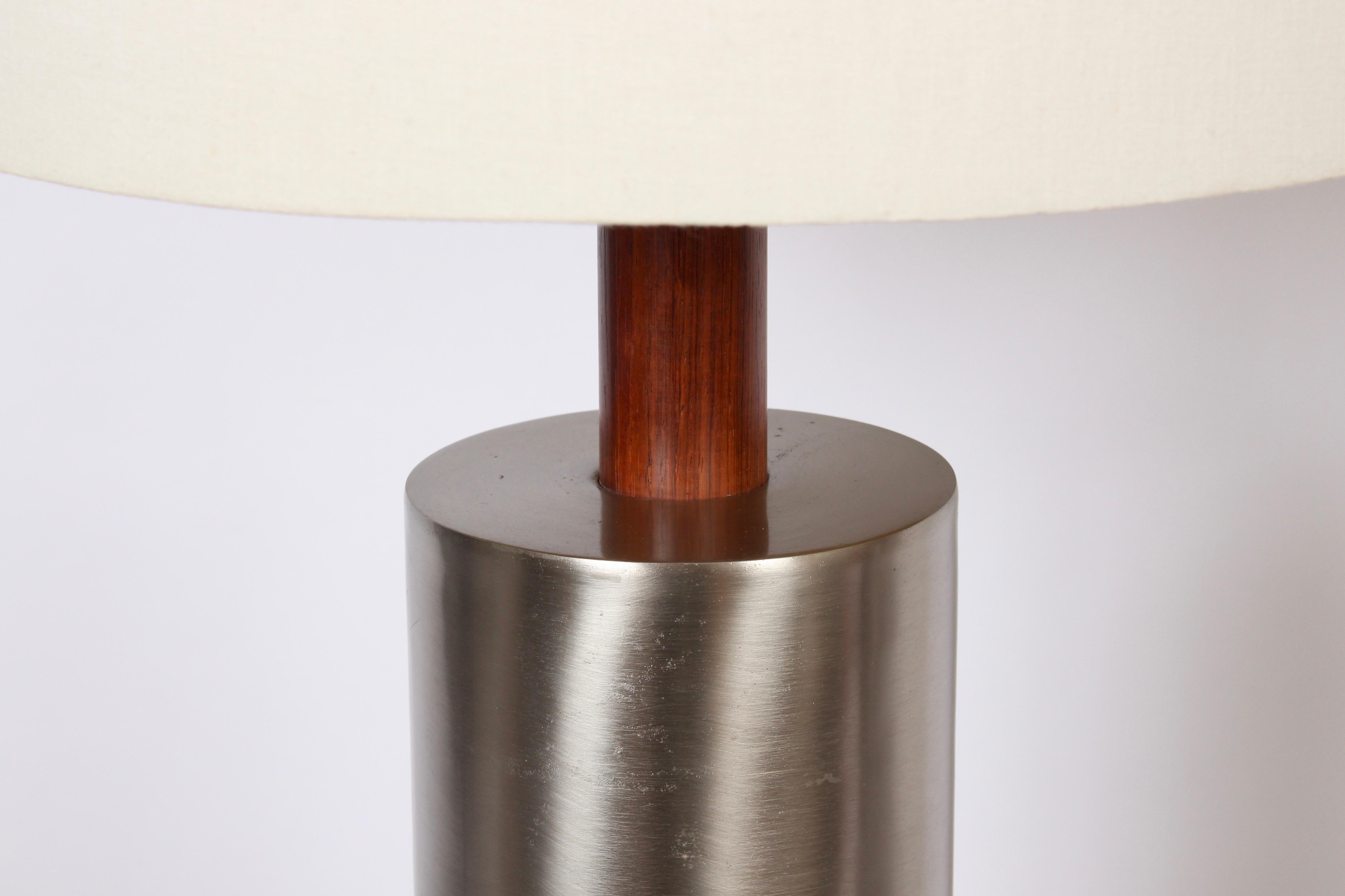 Monumental Pair Laurel Lamp Co. Brushed Aluminum, Walnut Base Column Table Lamps For Sale 2