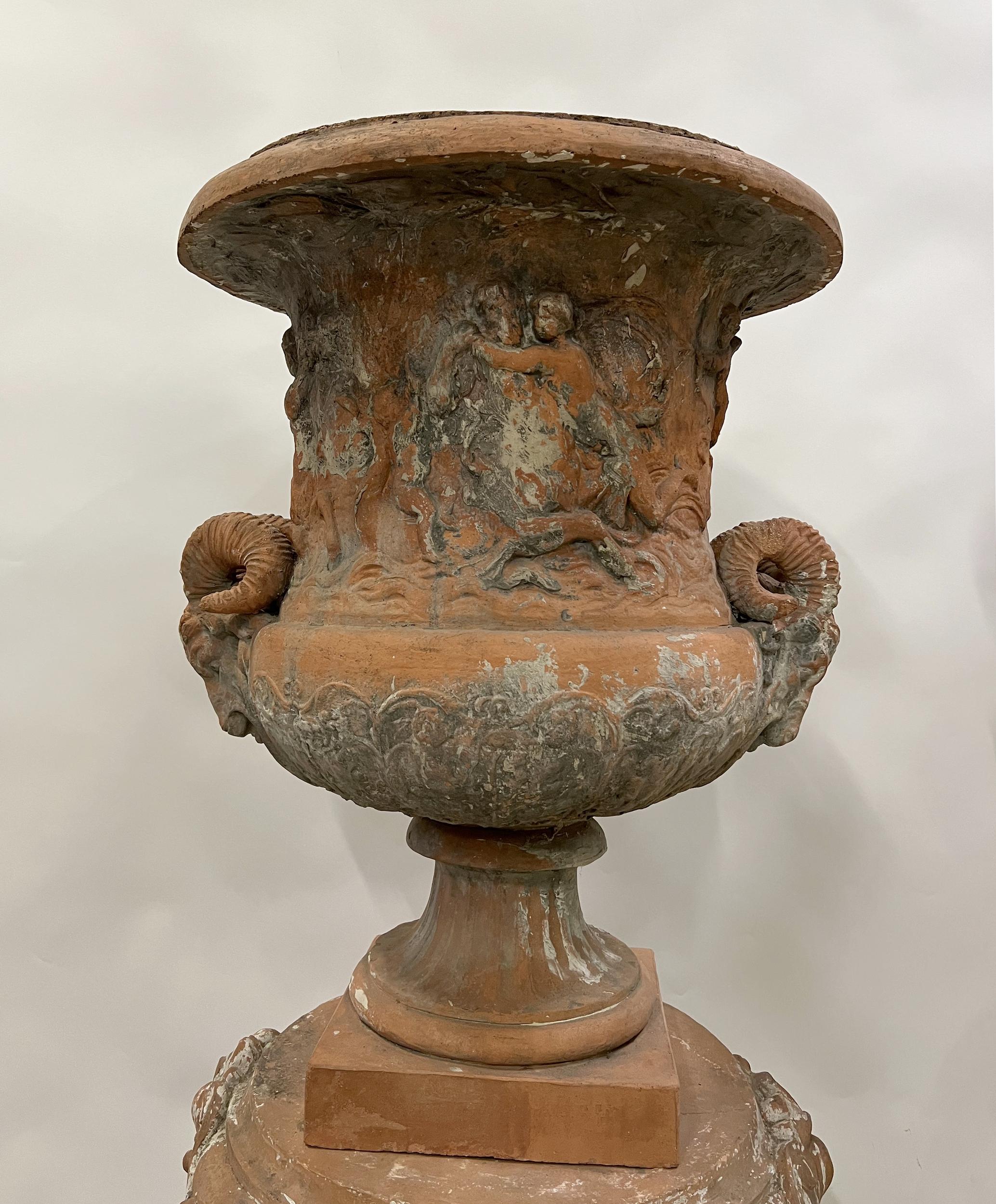 

Monumental pair of Medici vases on columns, in terra cotta.
The vases are decorated with a frieze of mythological figures and ram heads.
The columns are adorned with garlands of flowers and mascarons.

Dimensions of the square base: 67 cm x 67 cm